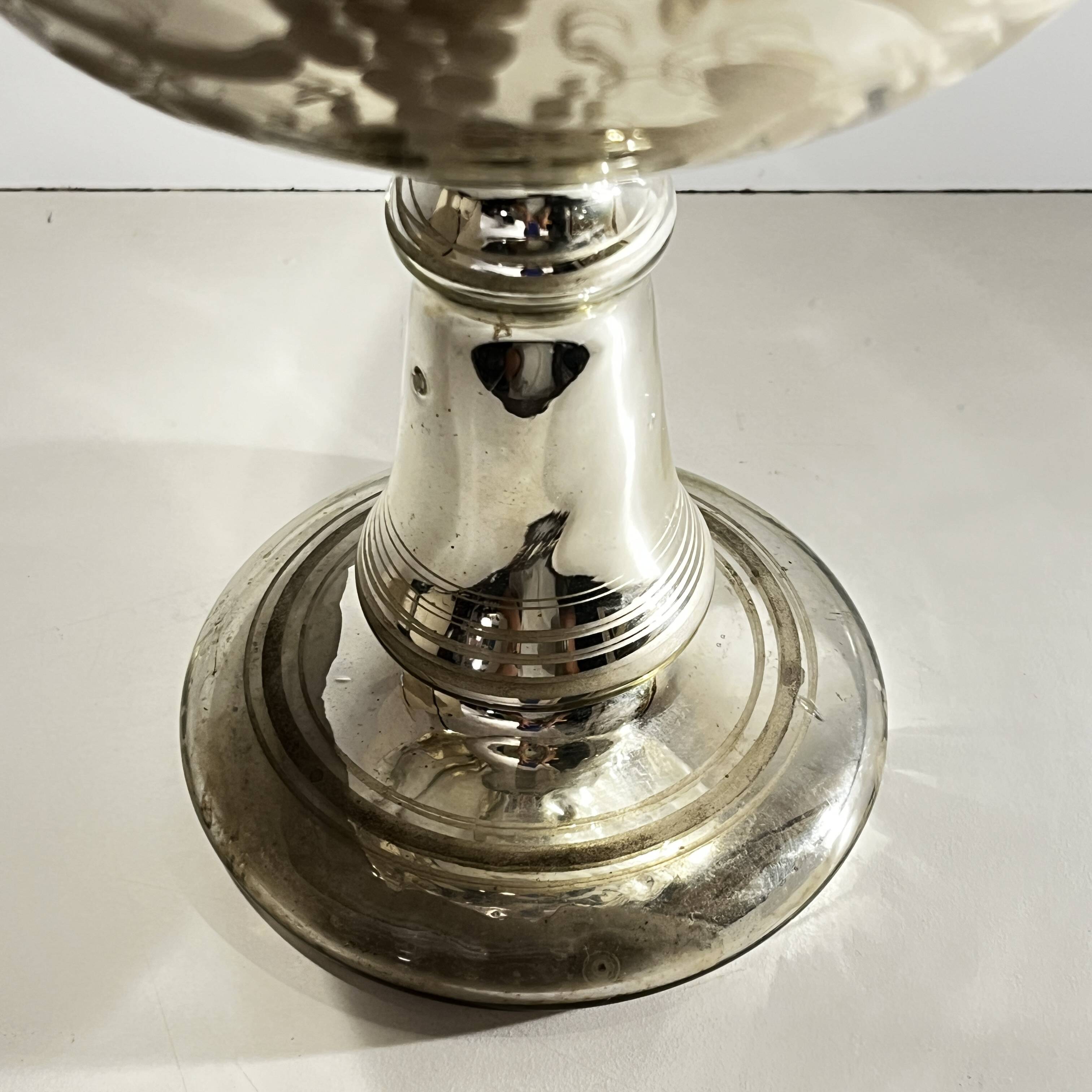 Cup in blown mercury and gilded glass called "sulfide", floral decoration engraved with