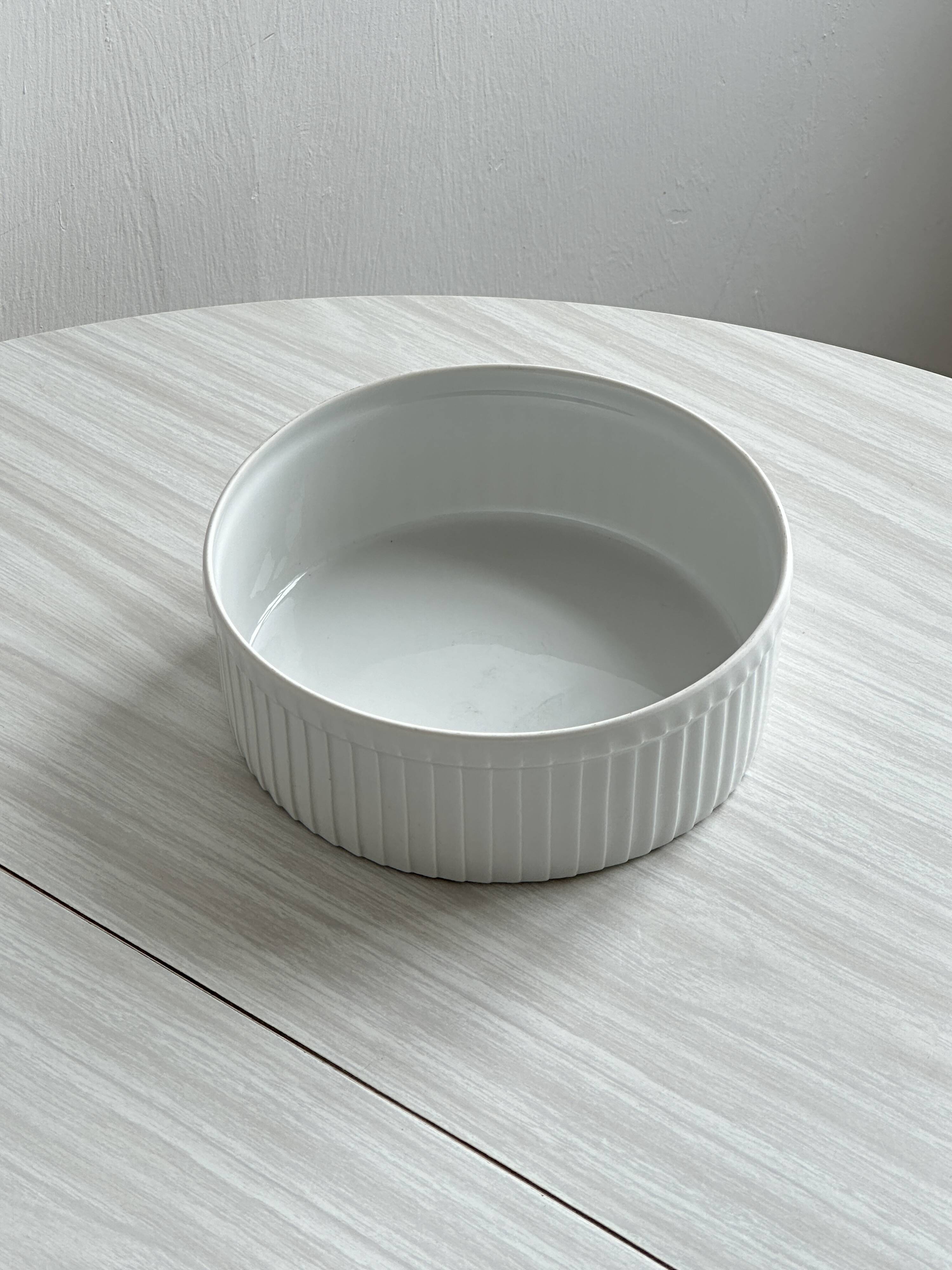 Pillivuyt white hollow dish, white porcelain dish, pie dish.