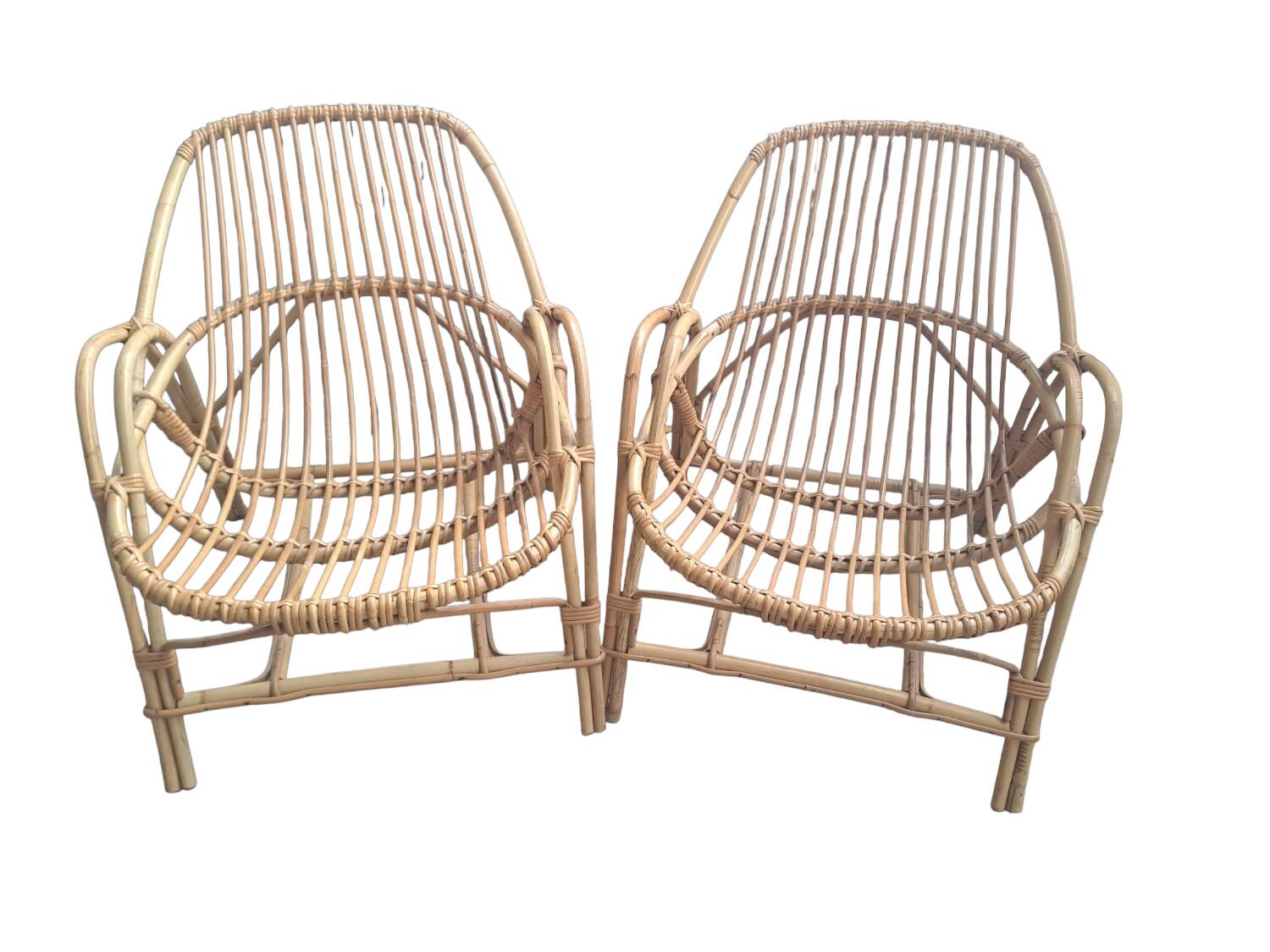 2 rattan armchairs