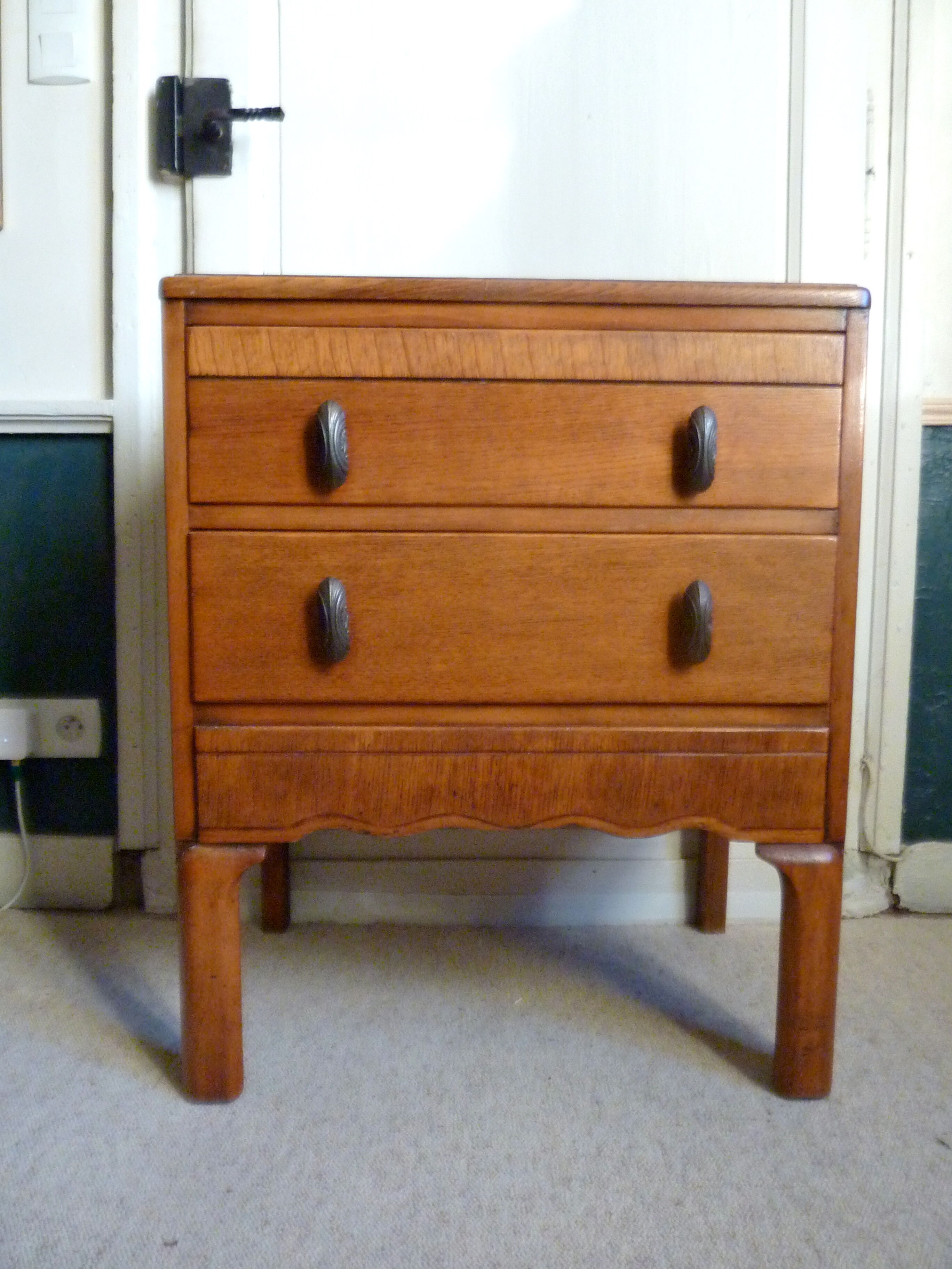 Commode sauteuse harris lebus arts and crafts