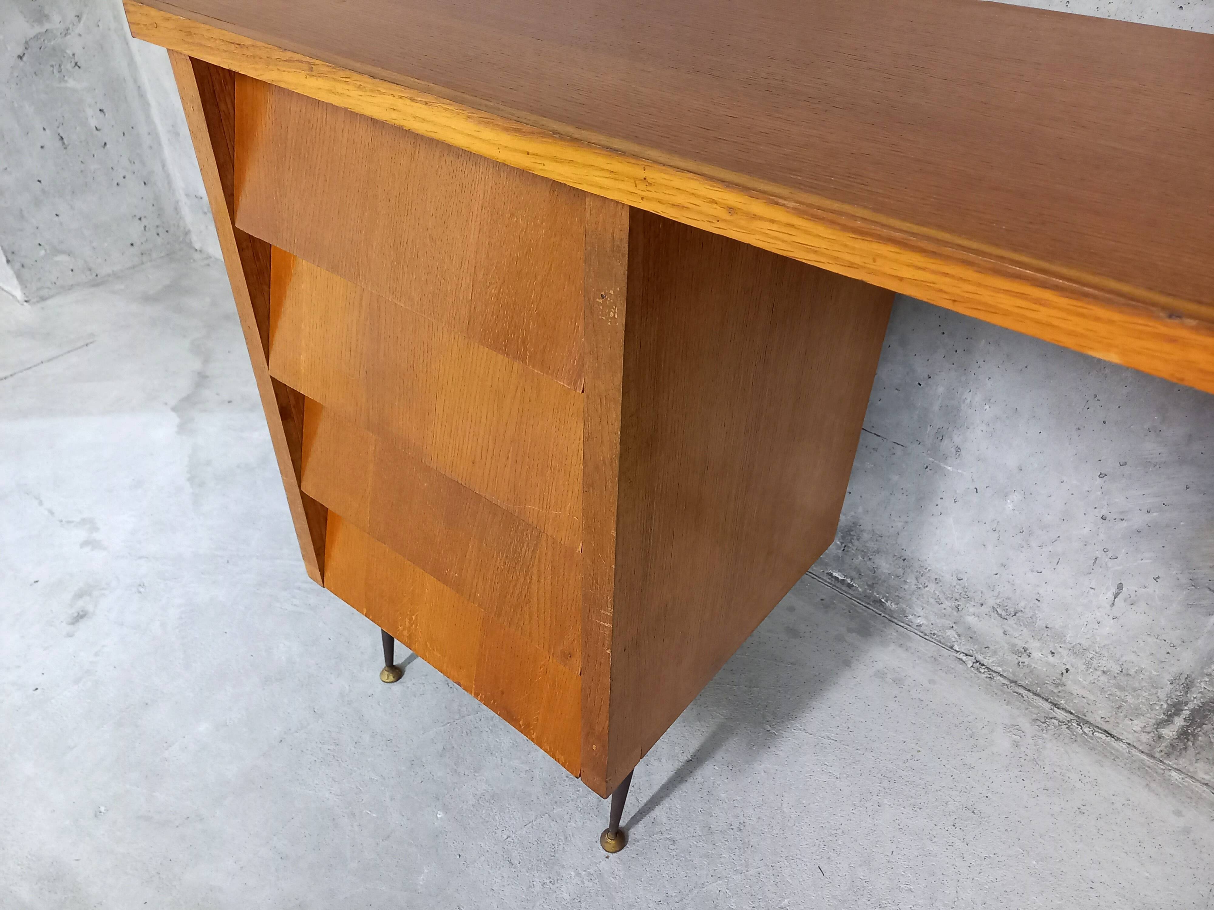 Bureau vintage design en bois clair années 50 60