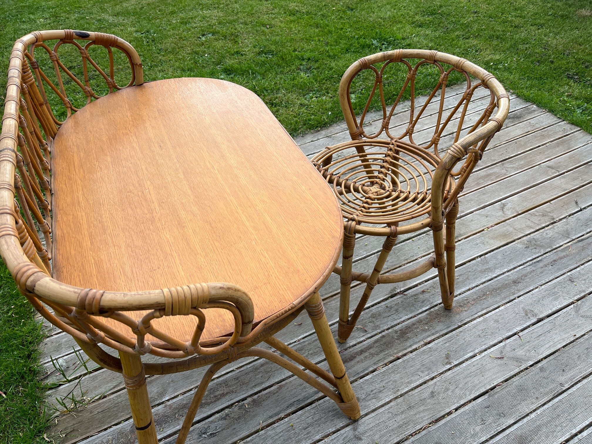 Rattan dressing table with her chair