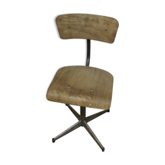 Swivel workshop chair