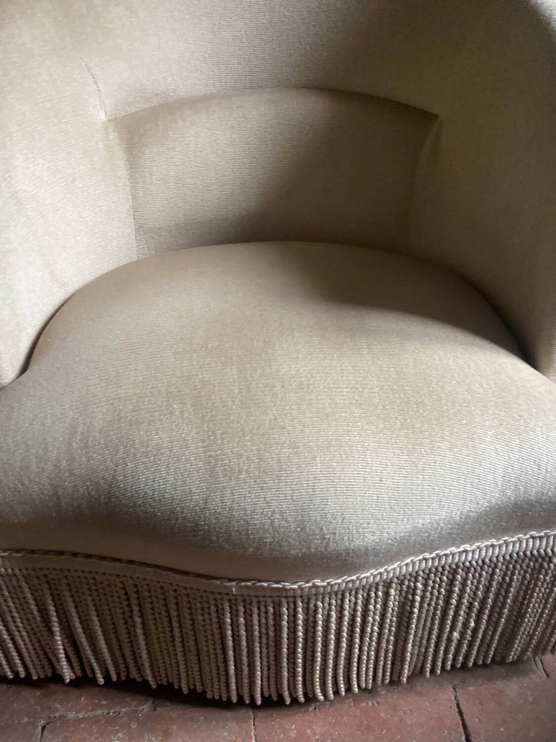 Old toad armchair in beige velvet