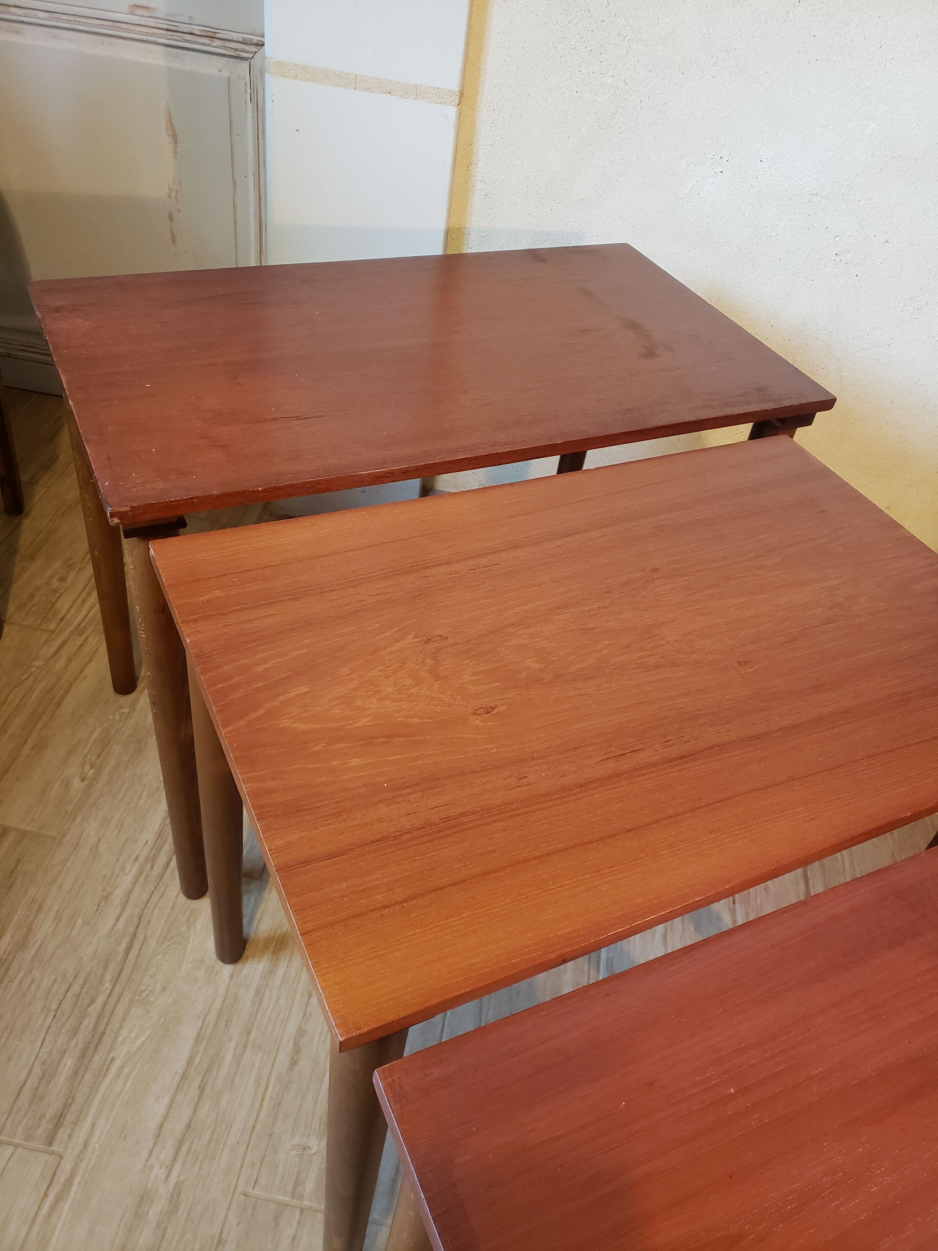 Scandinavian vintage gigognes tables