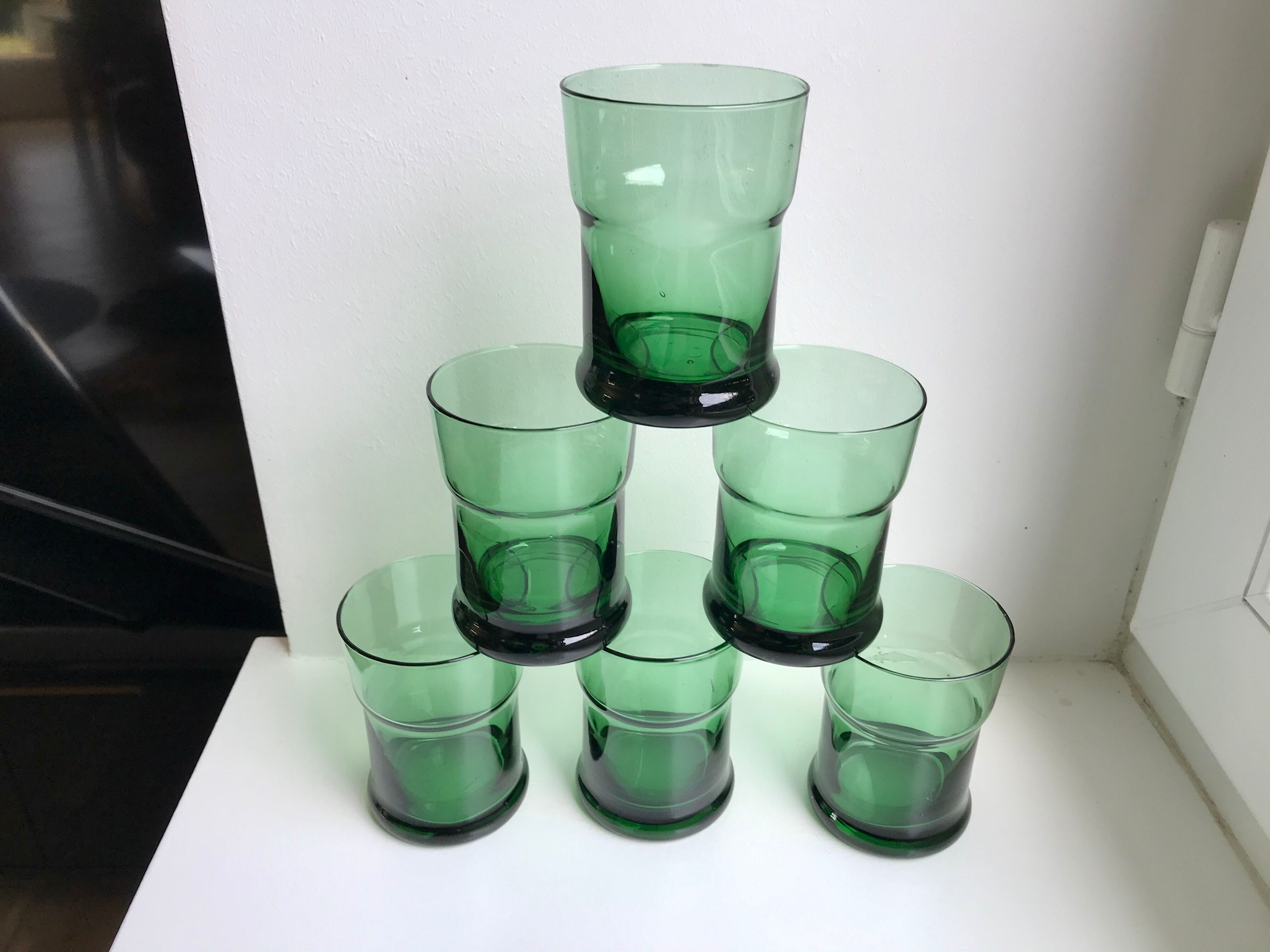 Set of 6 green glasses design 70s