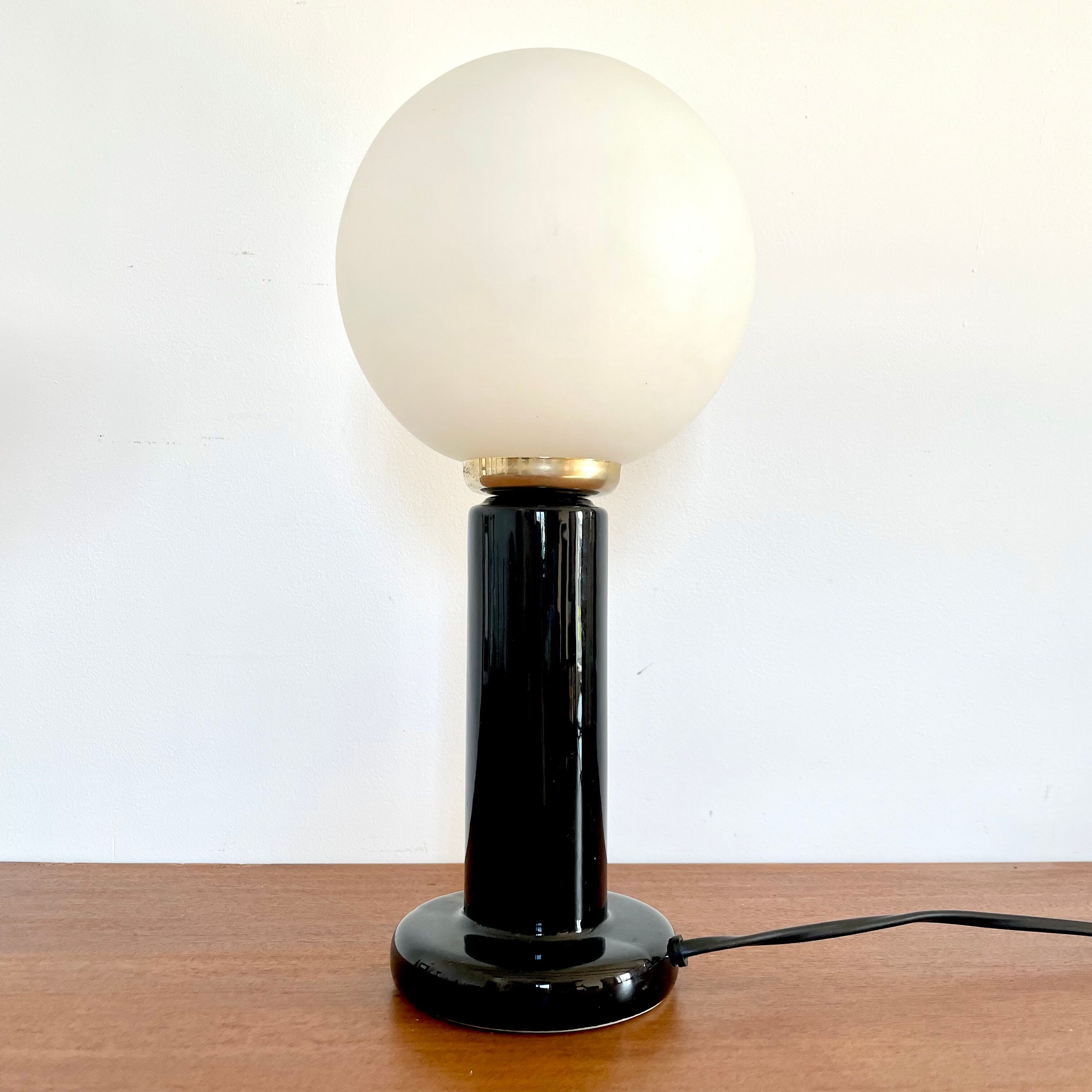 Ceramic foot lamp and globe