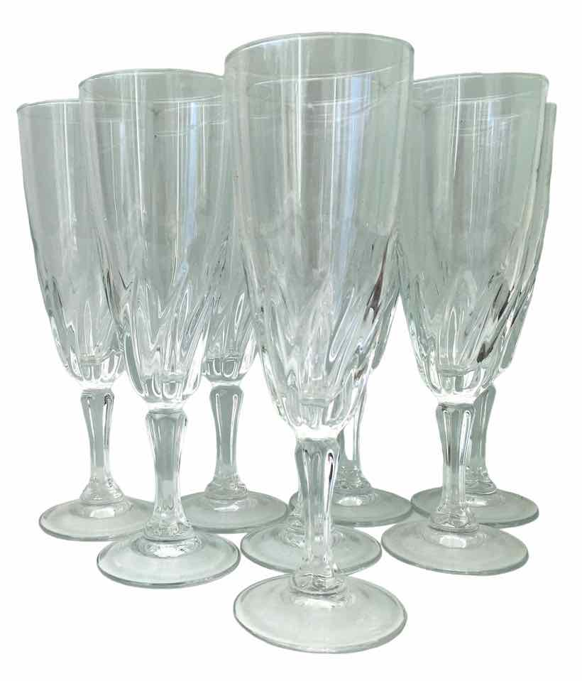 Set 8 vintage champagne flutes