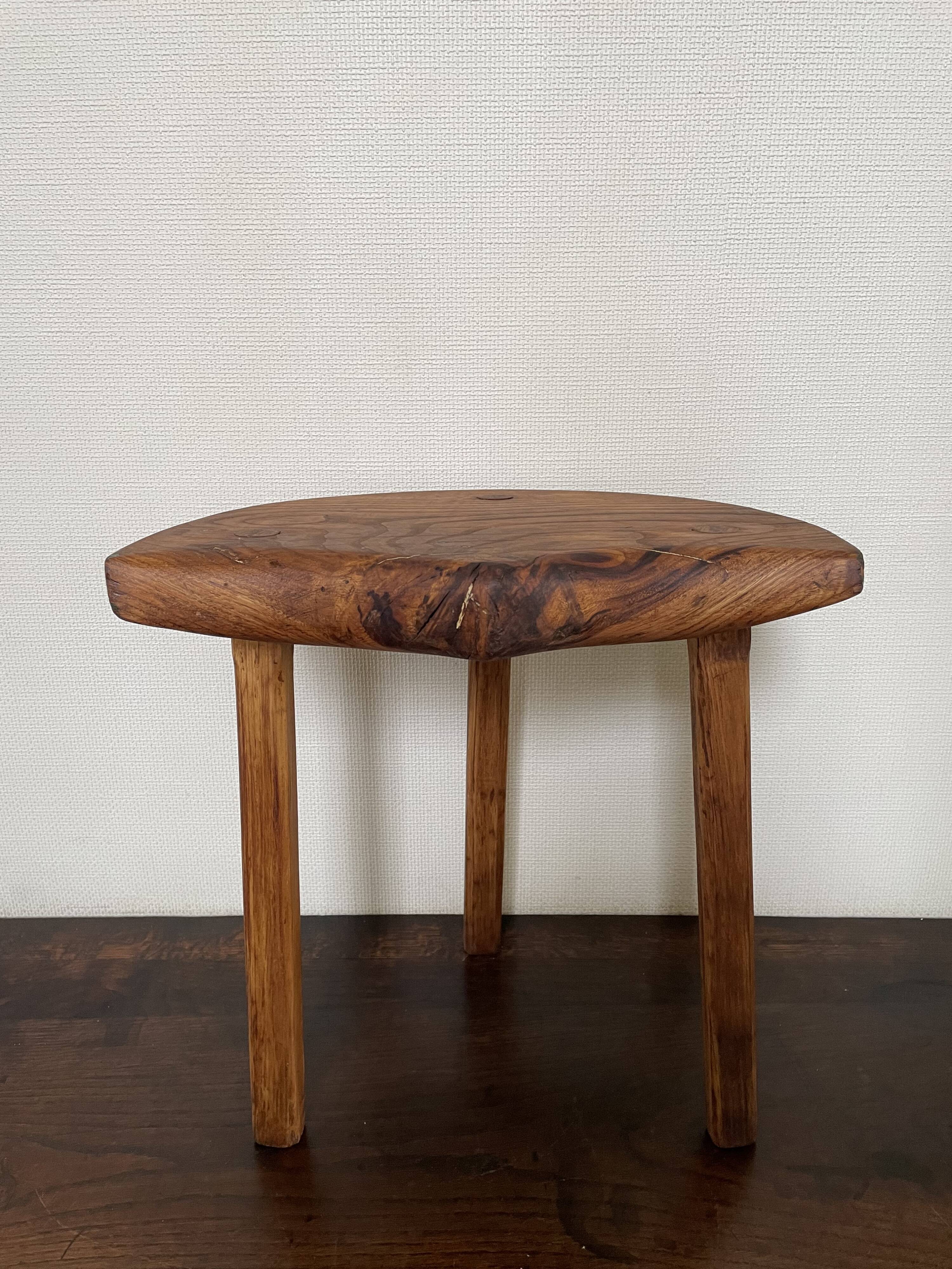 Tabouret tripode