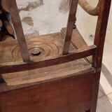Chaise percée