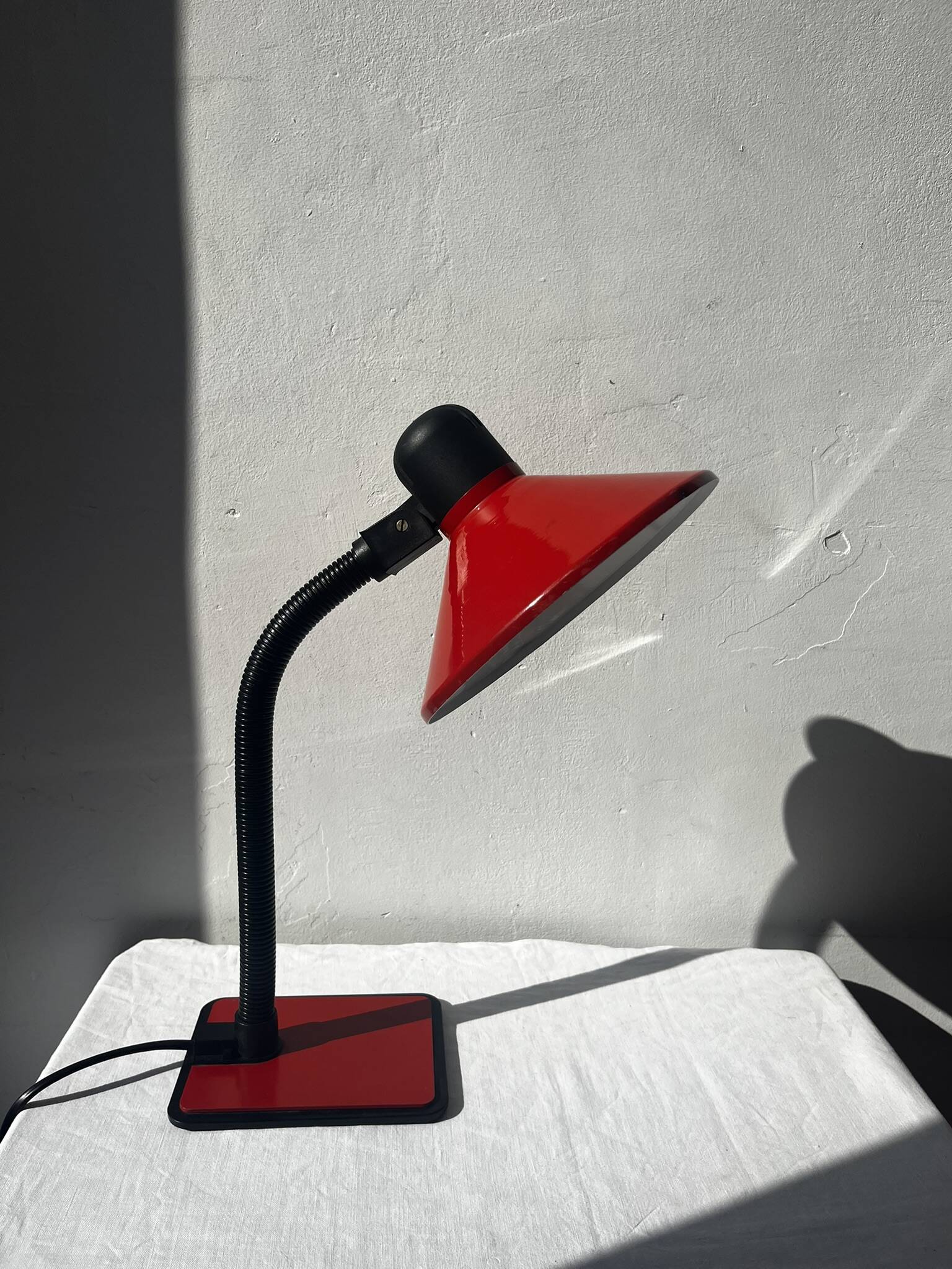 Vintage red metal lamp (Massive)