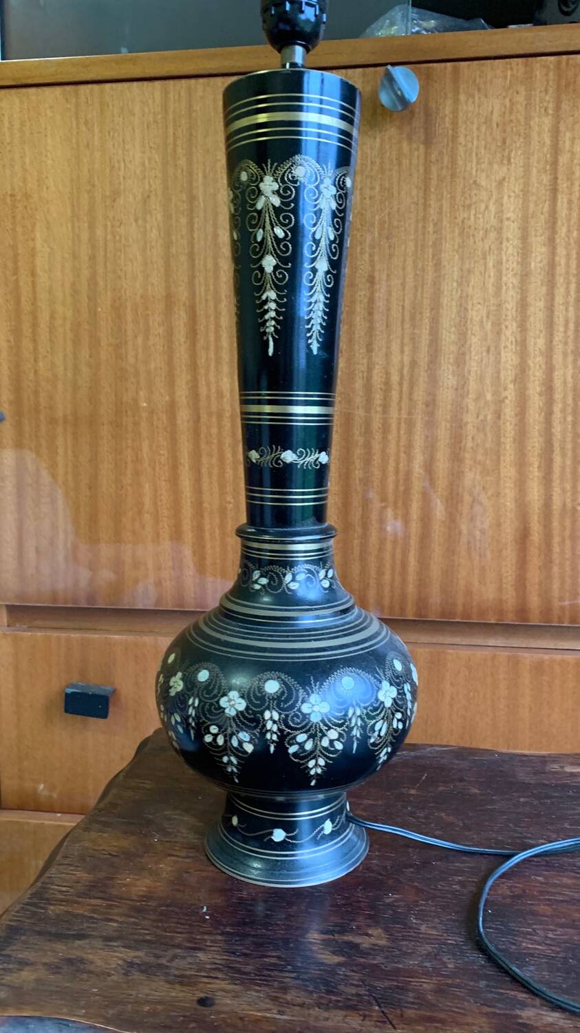 Lamp base