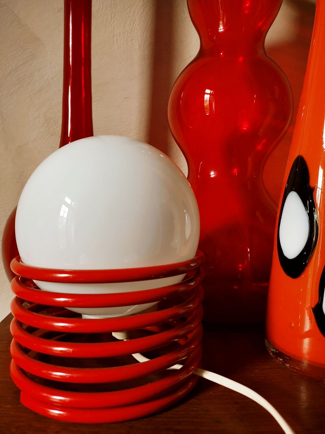 Opaline lamp on spiral
