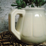 Théière en porcelaine jaune pâle