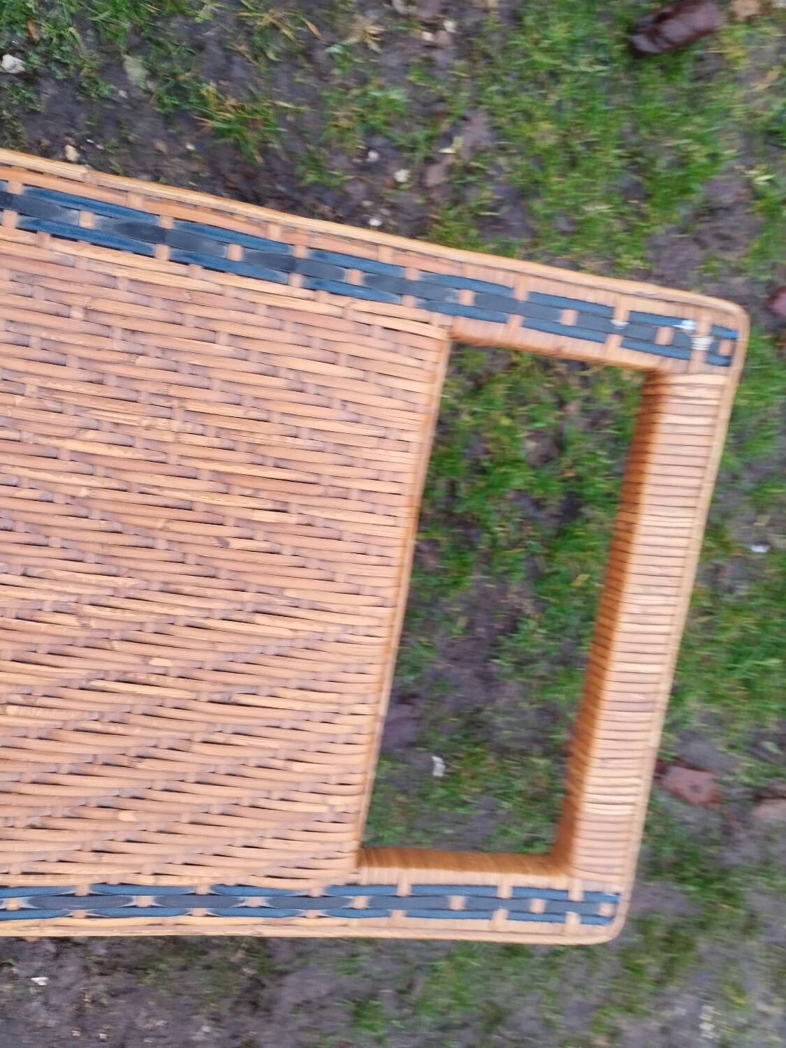 Vintage rattan chaise longue