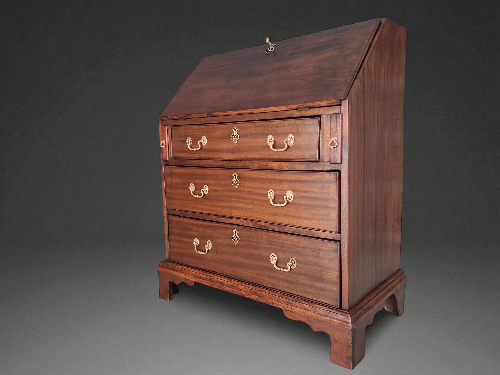 Bureau secrétaire antique français – Louis XVI, acajou massif, vers 1790
