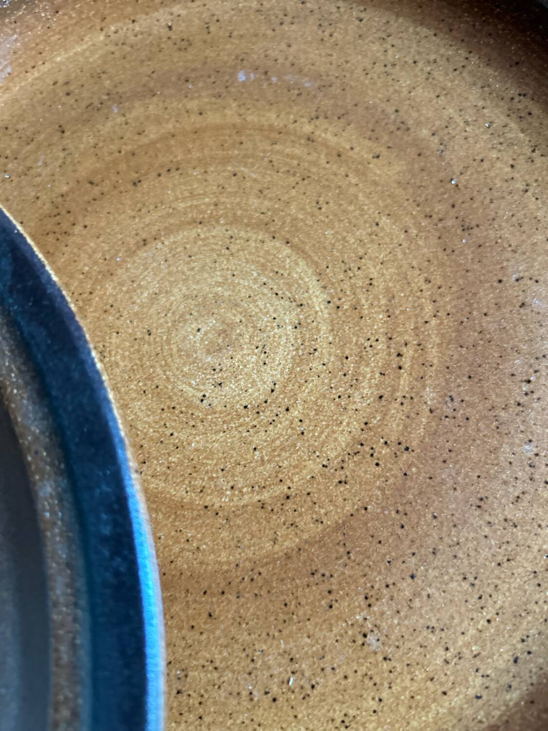 Série de 6 assiettes plates en grès vintage modèle Meylan