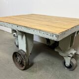 Table basse industrielle grise, années 1960