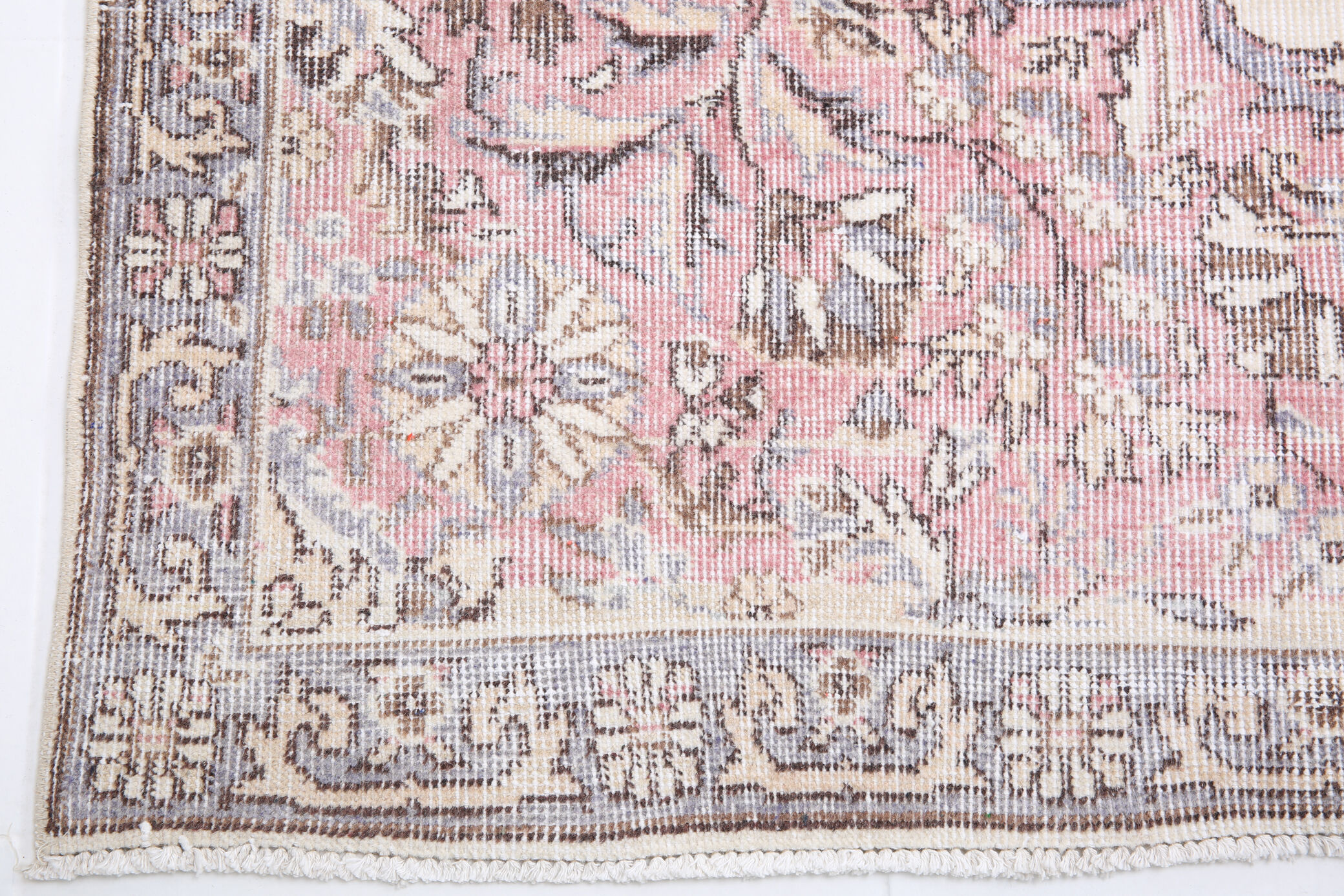 Farmhouse floral vintage carpet rug