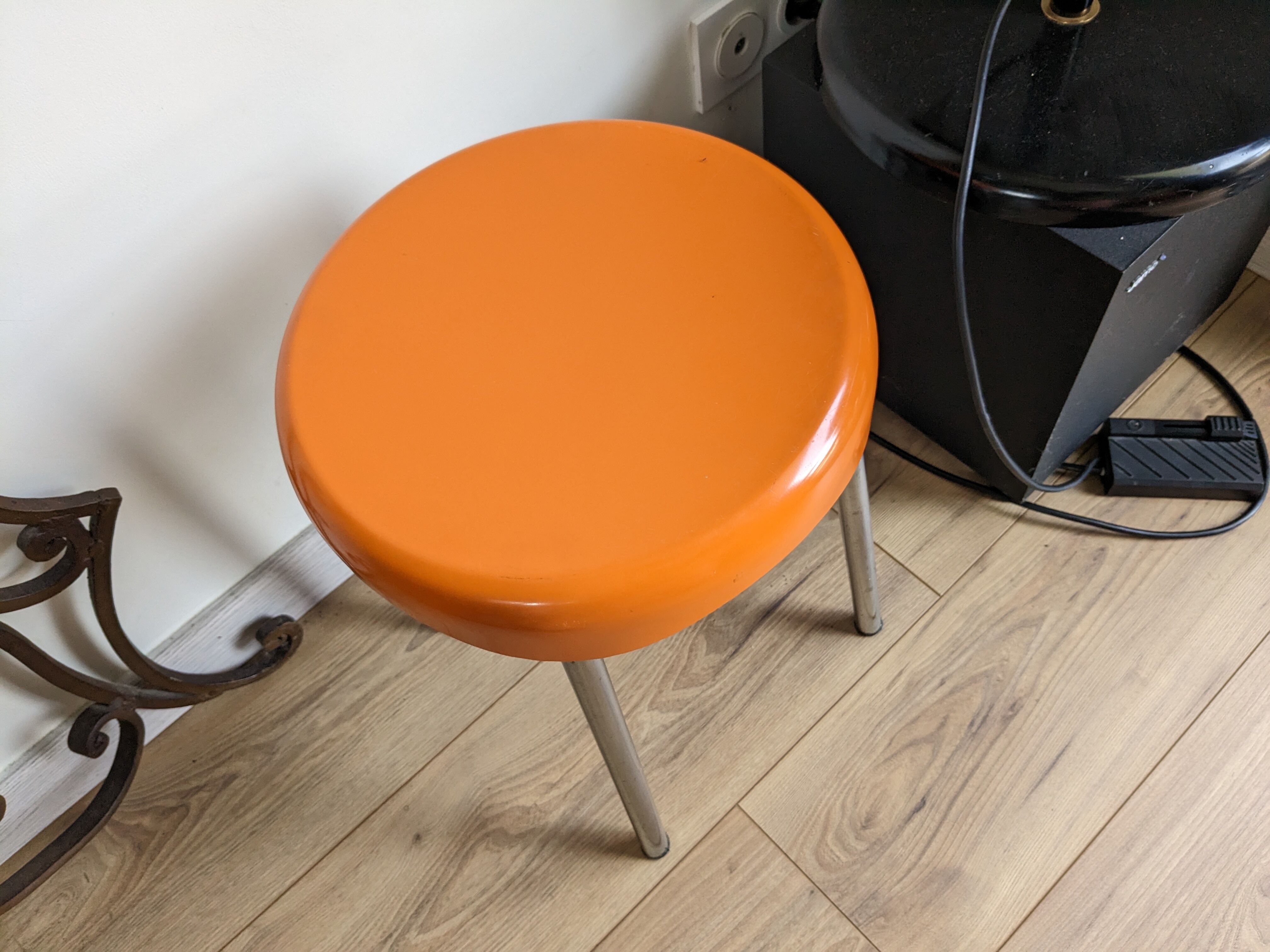 Tabouret Condor orange vintage années 70