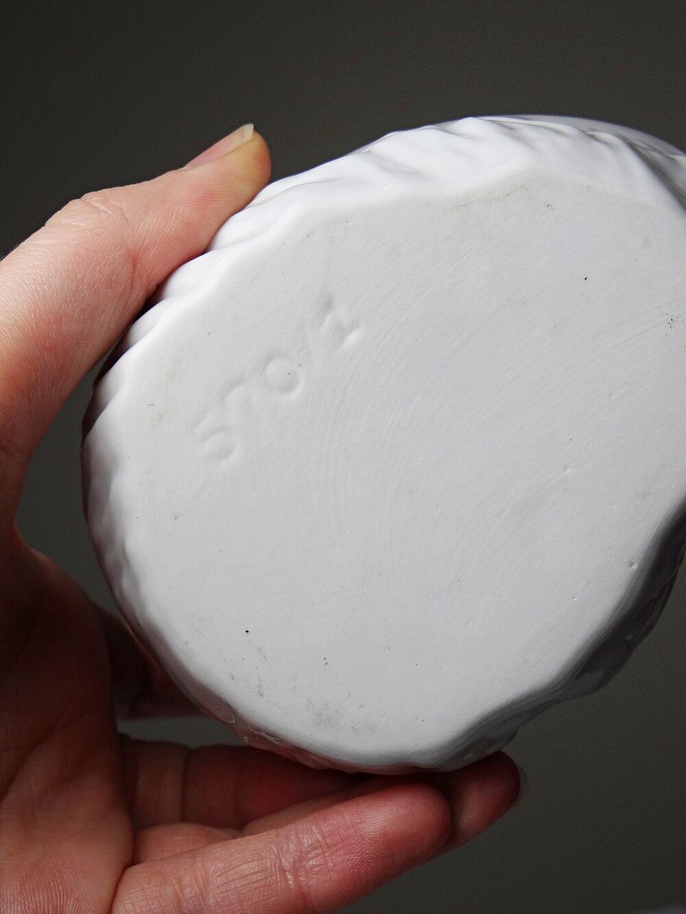 Jewellery box or Easter sweet jar in white porcelain Apilco Deshoulières