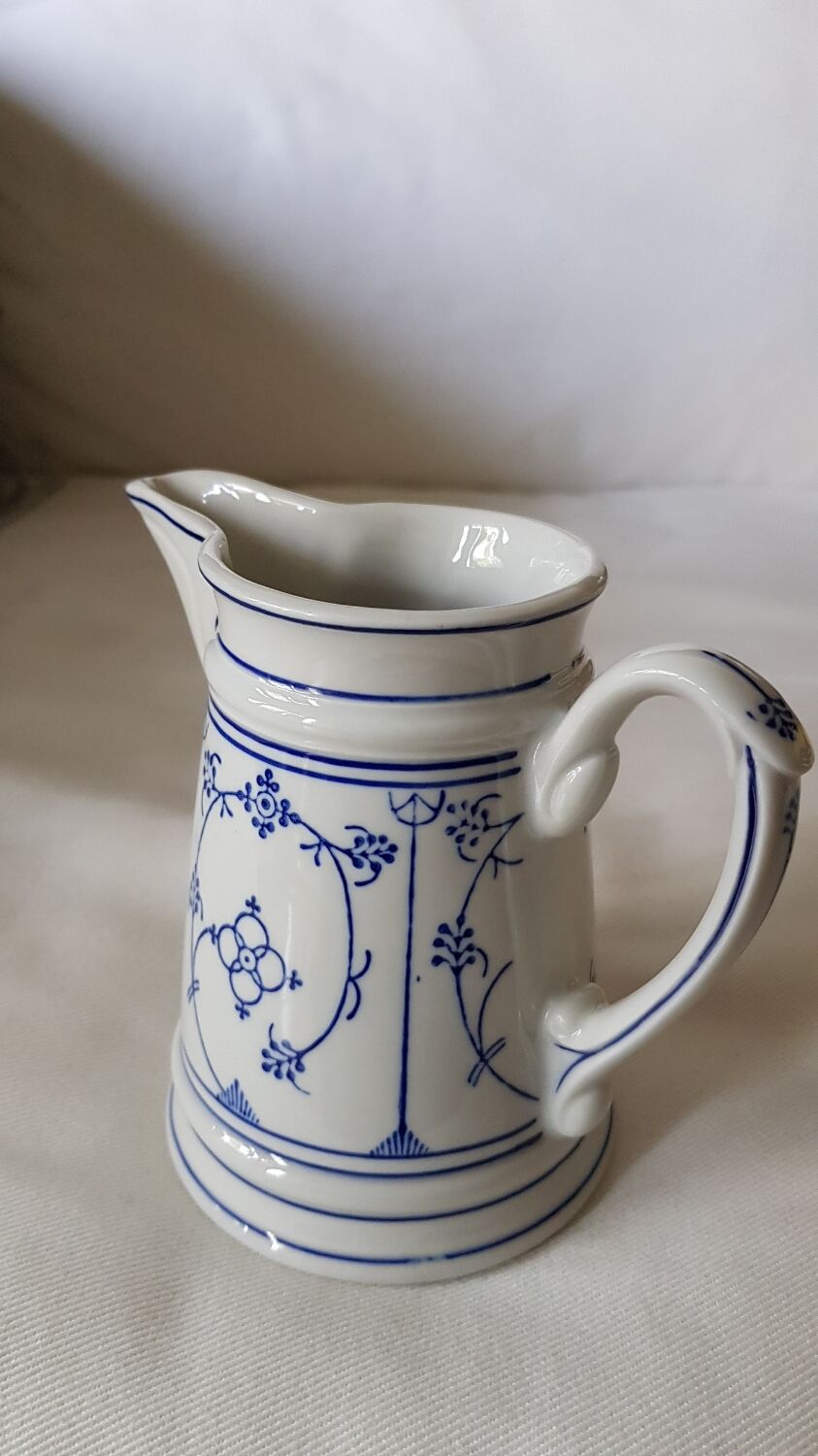 Pichet à lait en porcelaine Rieber en motif de Saxe bleu-blanc