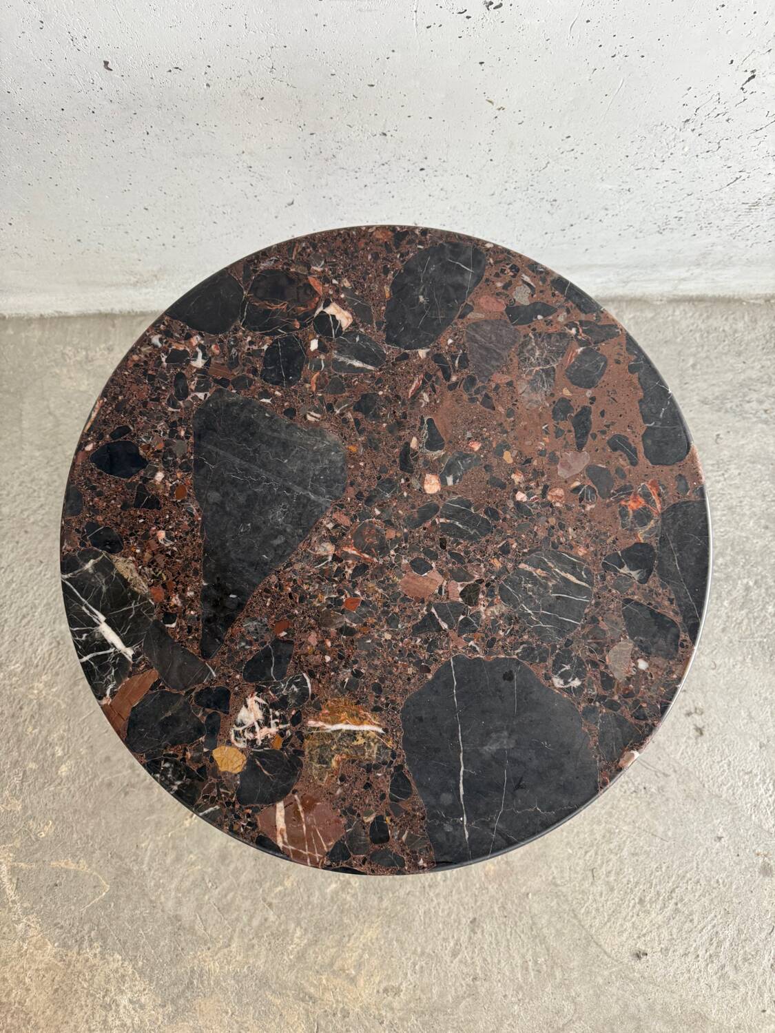 Table de bistrot français vintage avec plateau rond en marbre et base en fonte