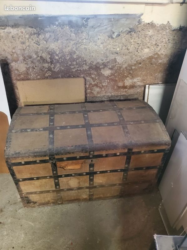 Malle ancienne bois et feraille