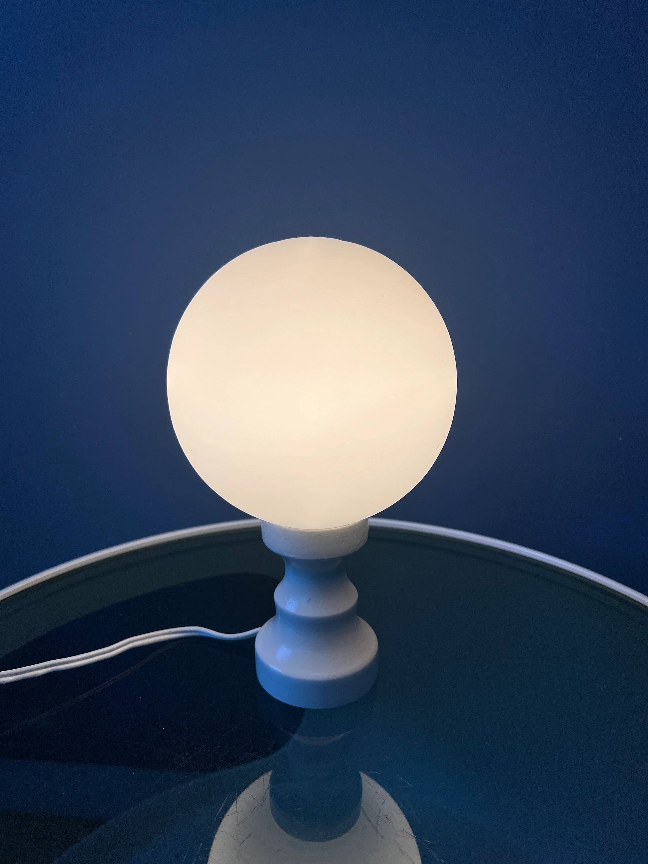 Lampe de table Space Age blanche en verre opalin