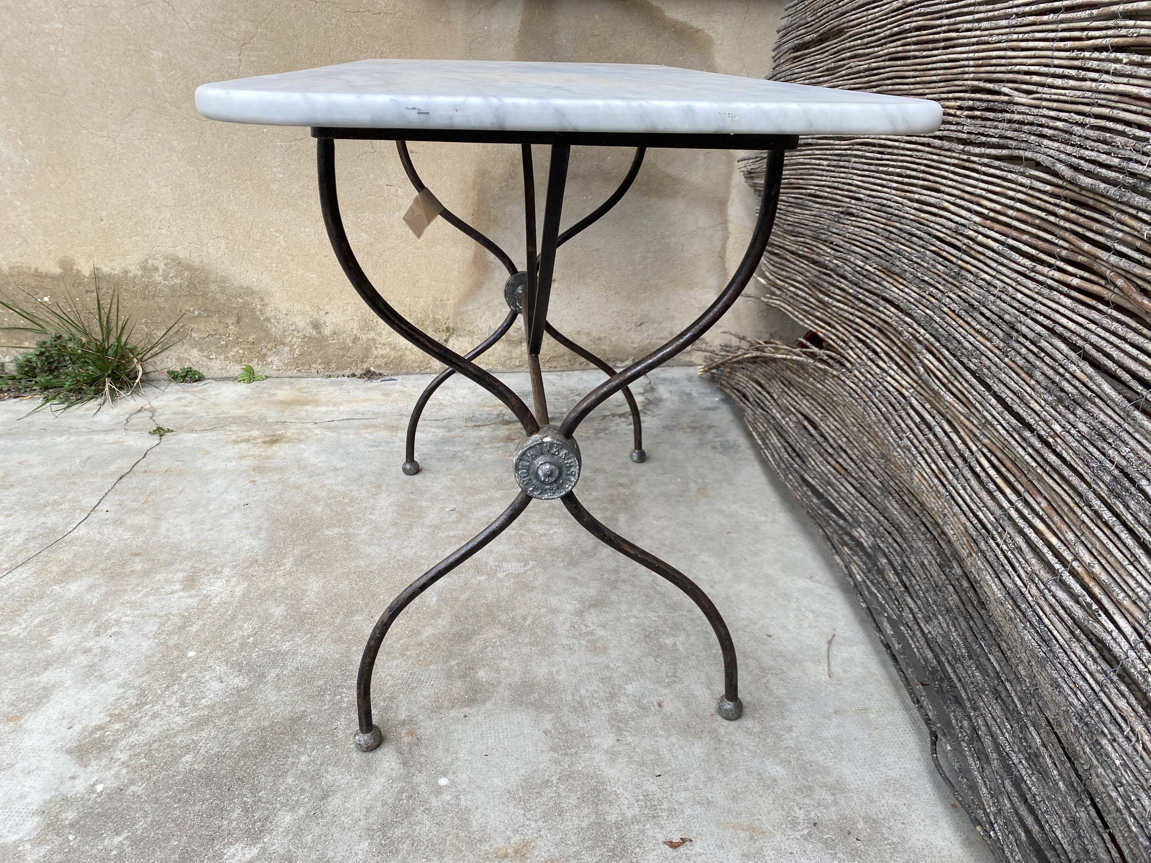 Table bistrot