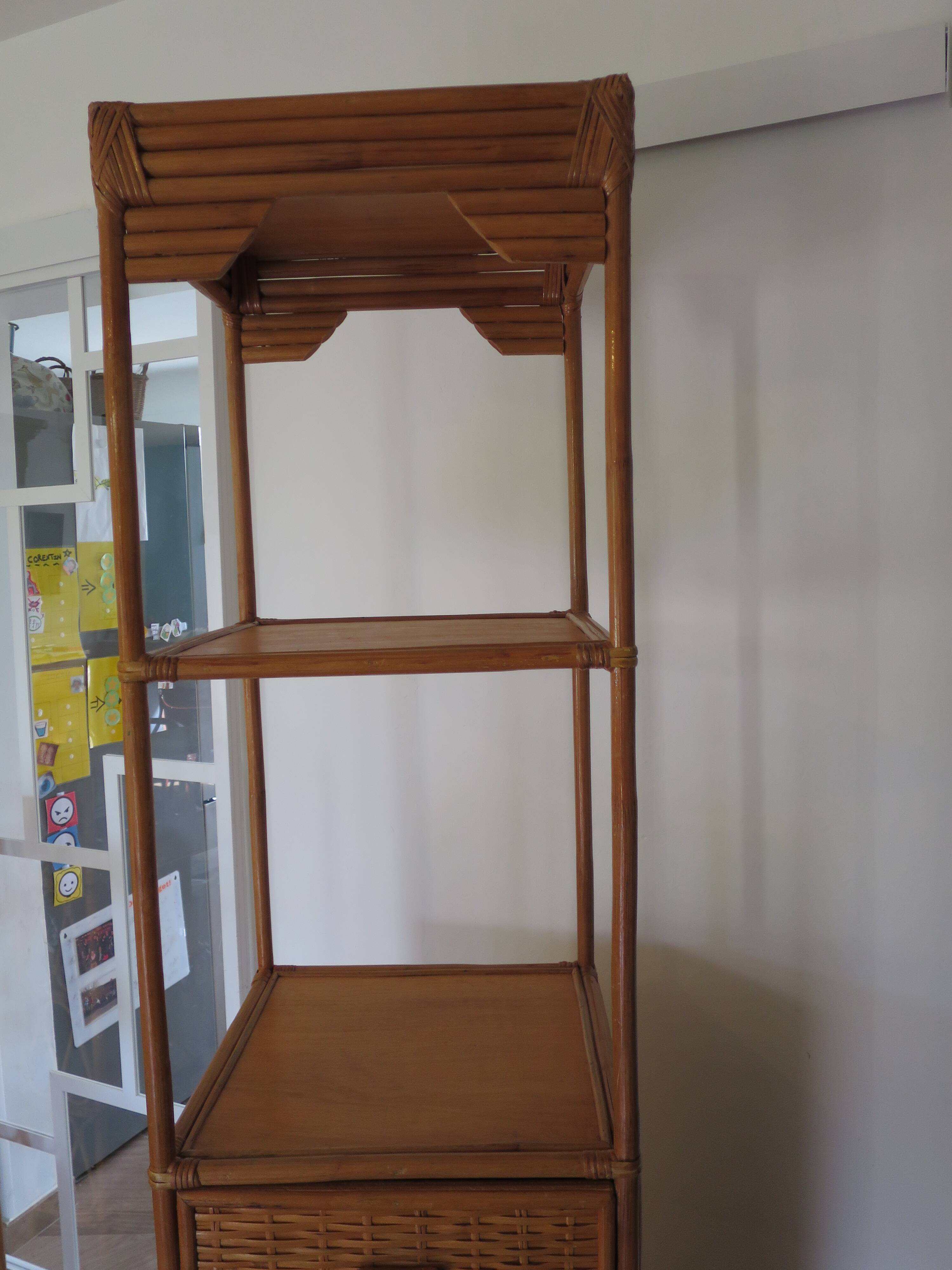 Storage column, wooden bookshelf and woven rattan.