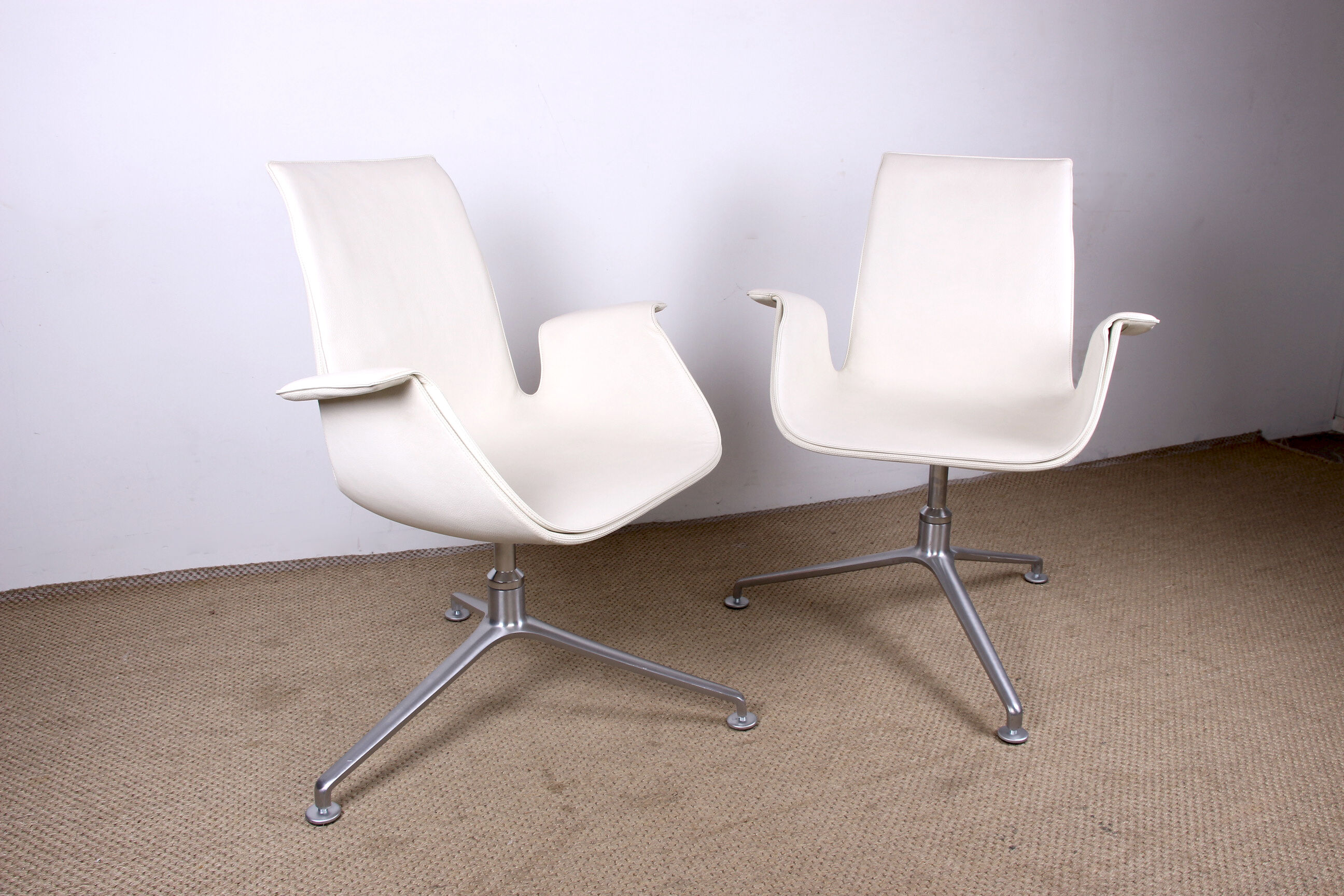 Pair of danish armchairs in leather and steel, model fk 6725 or "tulip chair" by Preben Fabricius