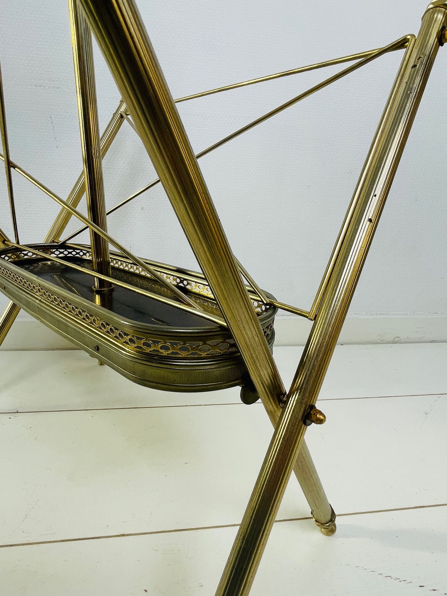 Porte-revues vintage n laiton néo classique