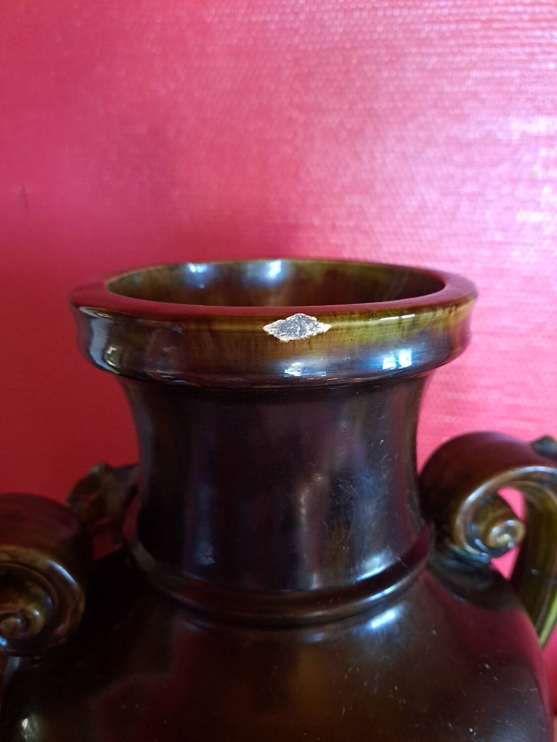 Grand Vase en Barbotine. XIX siècle.