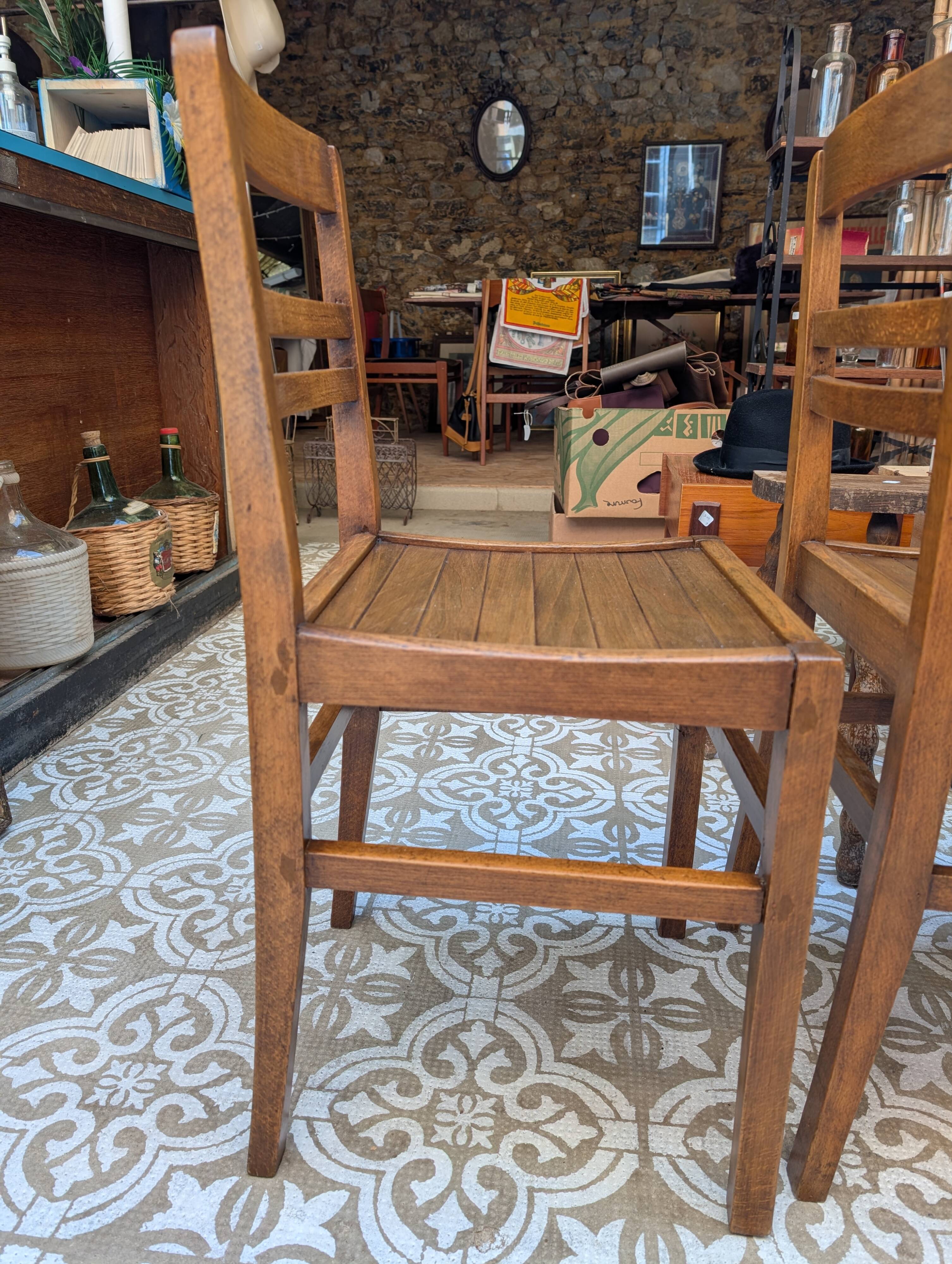 Set of reconstruction chairs