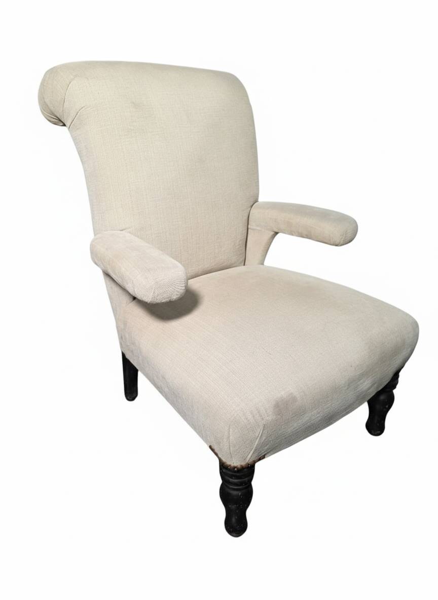 Napoleon III crapaud armchair with a reclined backrest
