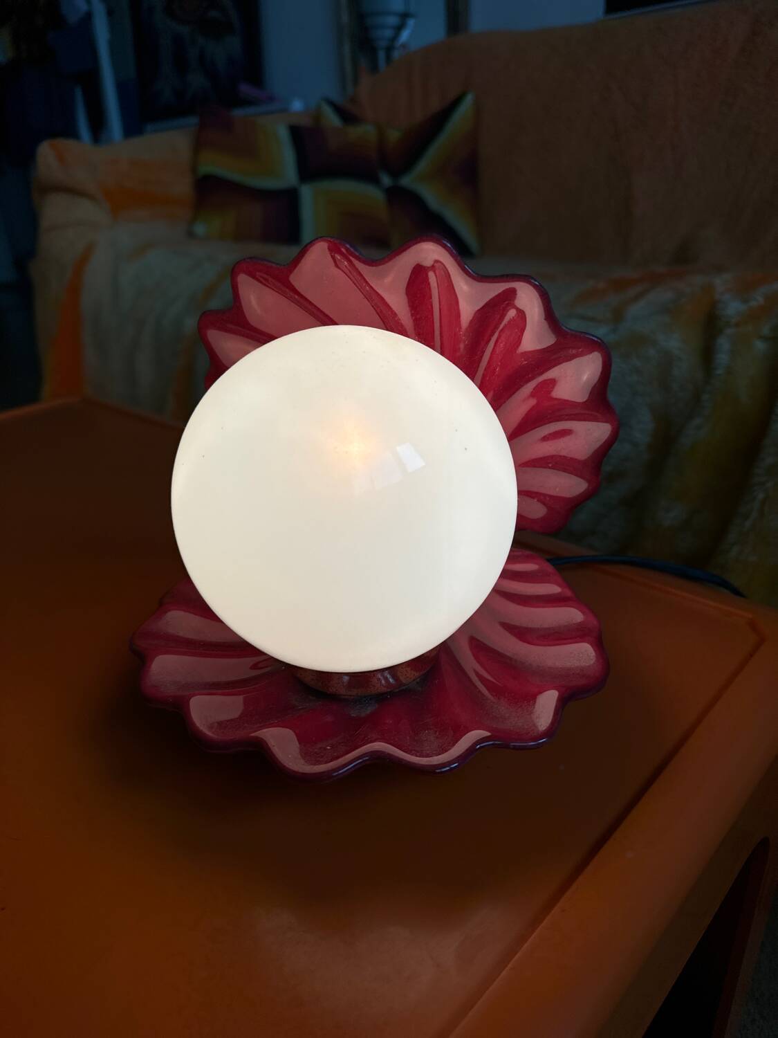 Burgundy ceramic shell lamp