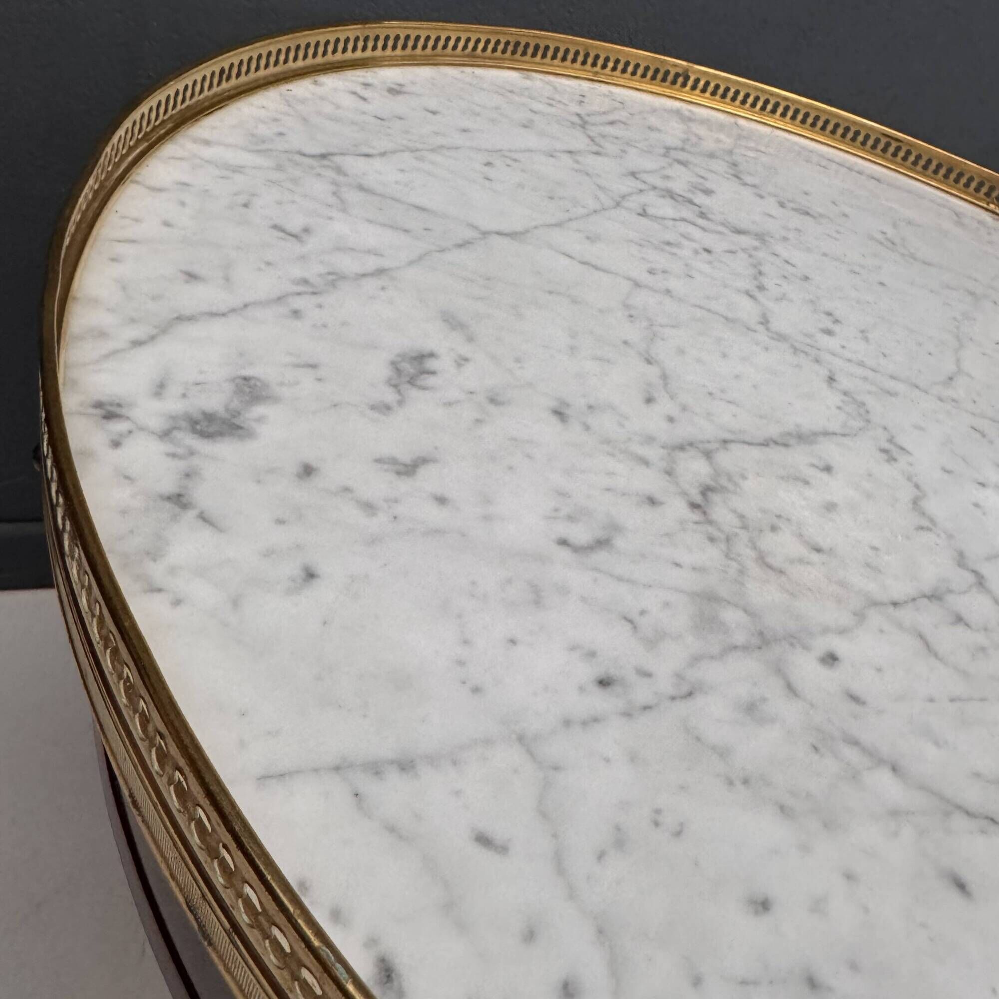 Louis XVI style bouillotte table in mahogany and white marble - Ø 60 cm