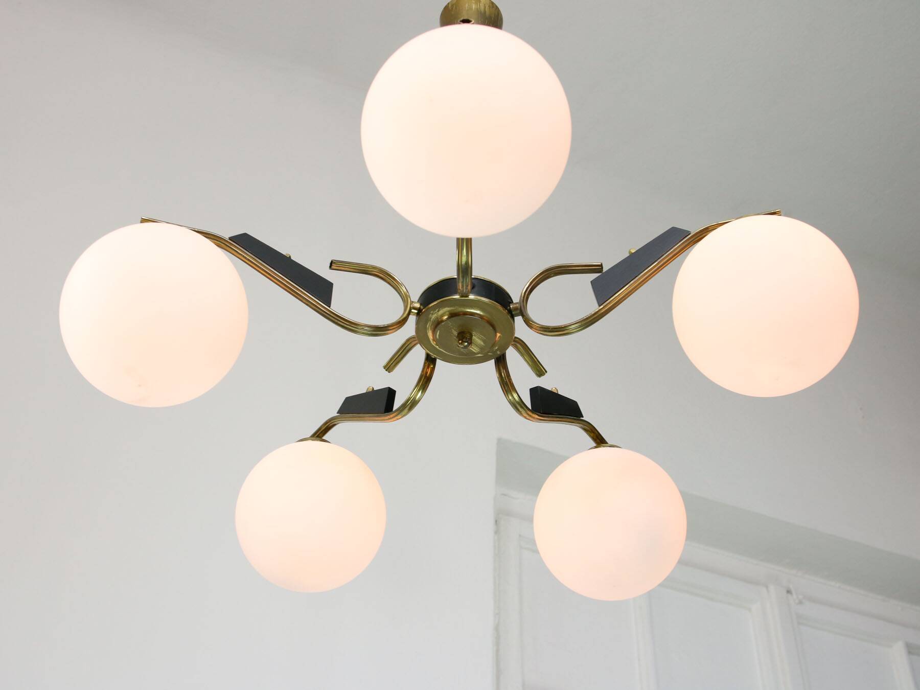 Mid-Century Modern Italian Brass and Opaline Chandelier, 1960