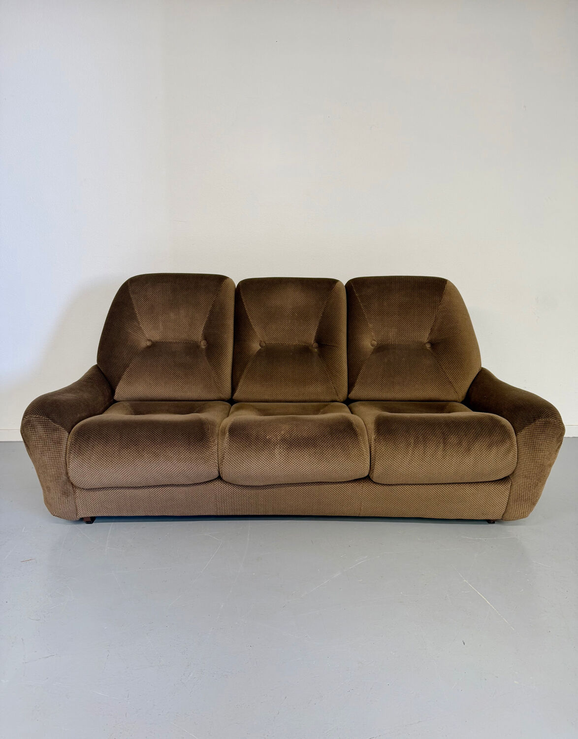 Cosy 3-seater sofa, convertible, French design from the 70s, vintage.