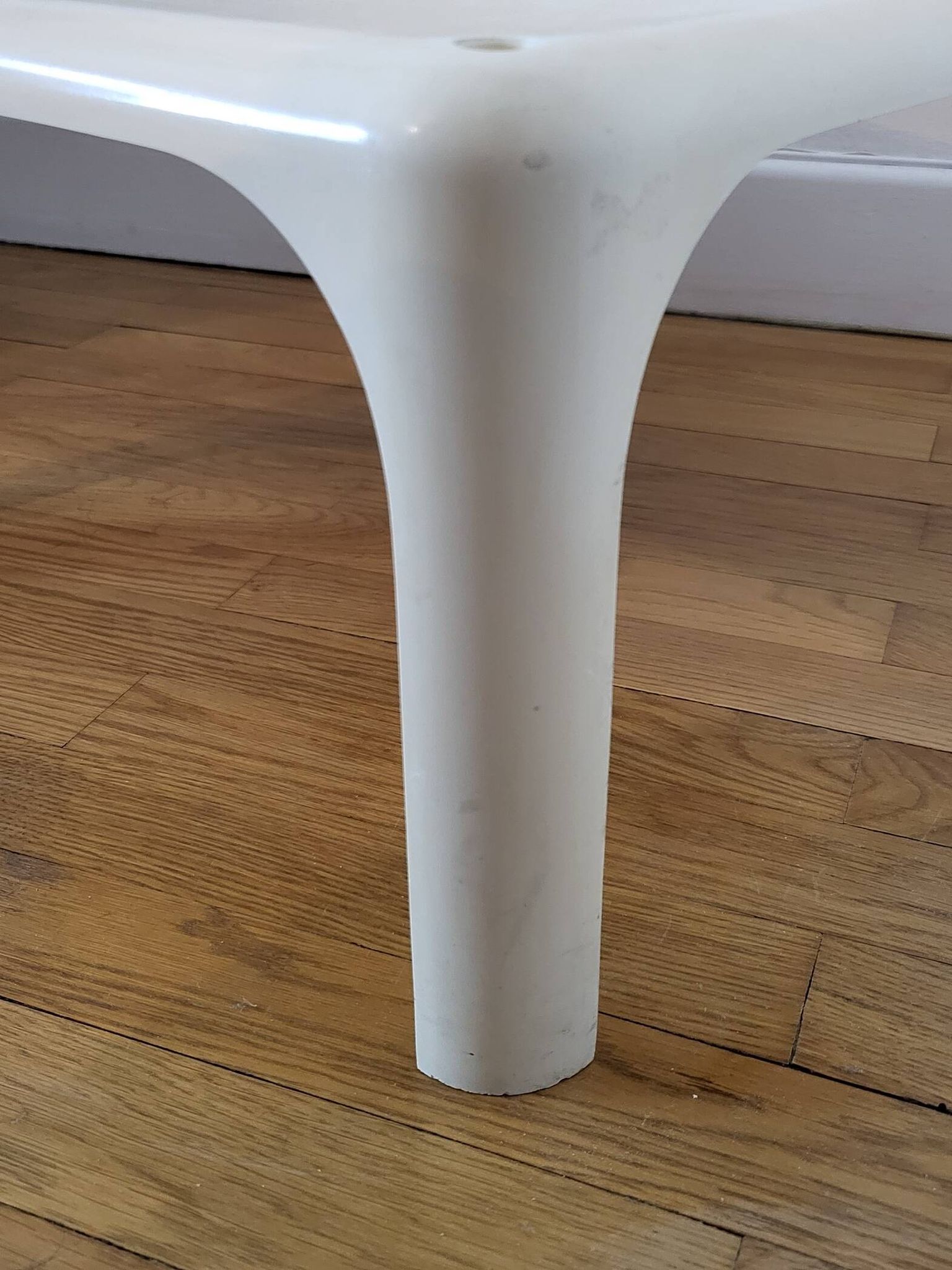 DEMETRIO 45 white coffee table design Vico Magistretti by Artemide Italy 1960