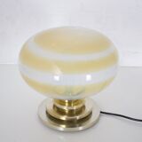 Lampe en verre soufflé opalescent Doria.