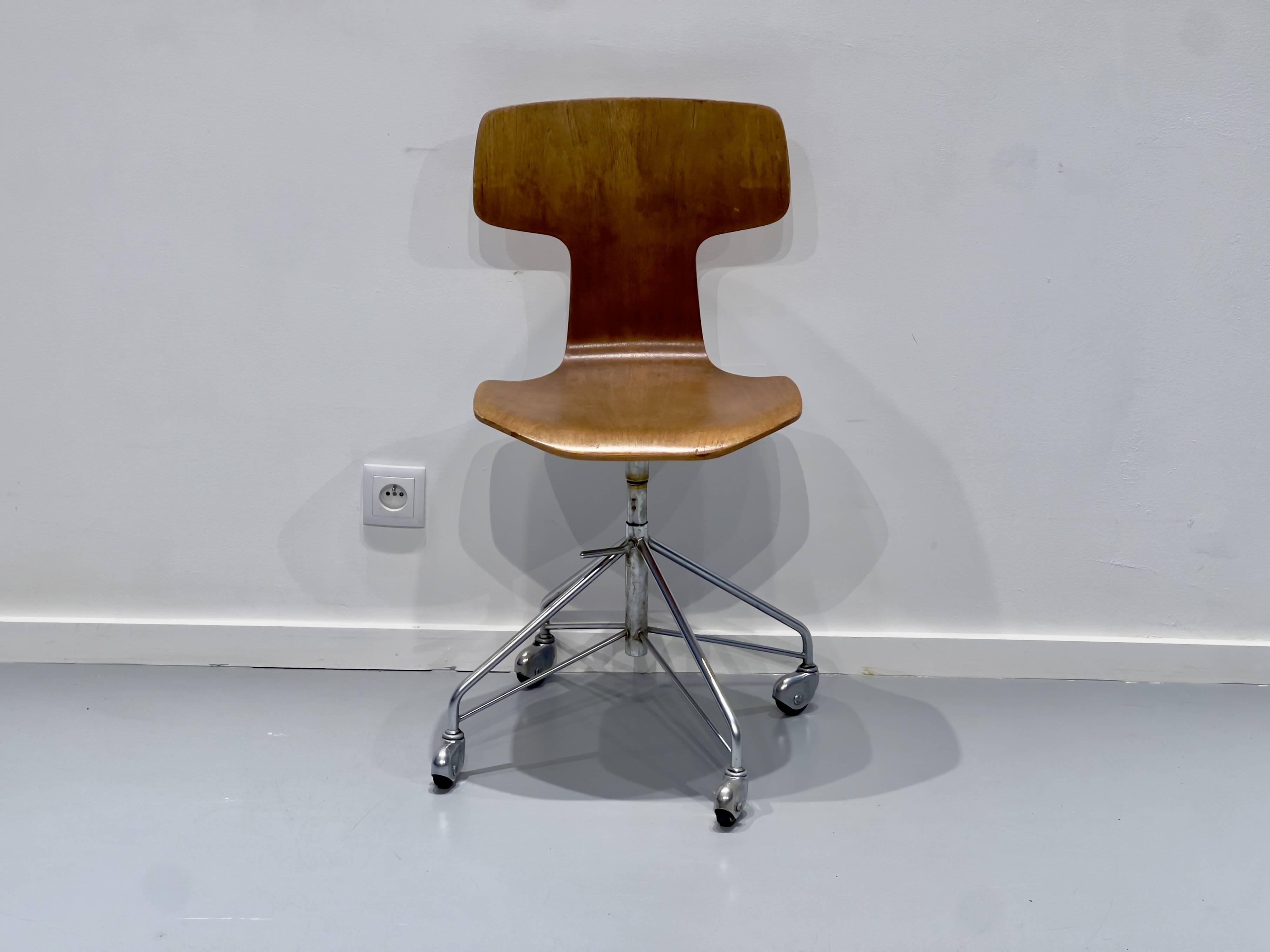 Swivel chair Model 3113 by Arne Jacobsen, Fritz Hansen, 1960s