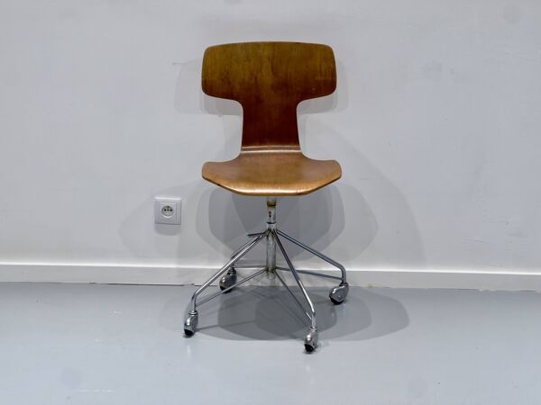 Chaise pivotante Modèle 3113 par Arne Jacobsen, Fritz Hansen, 1960s