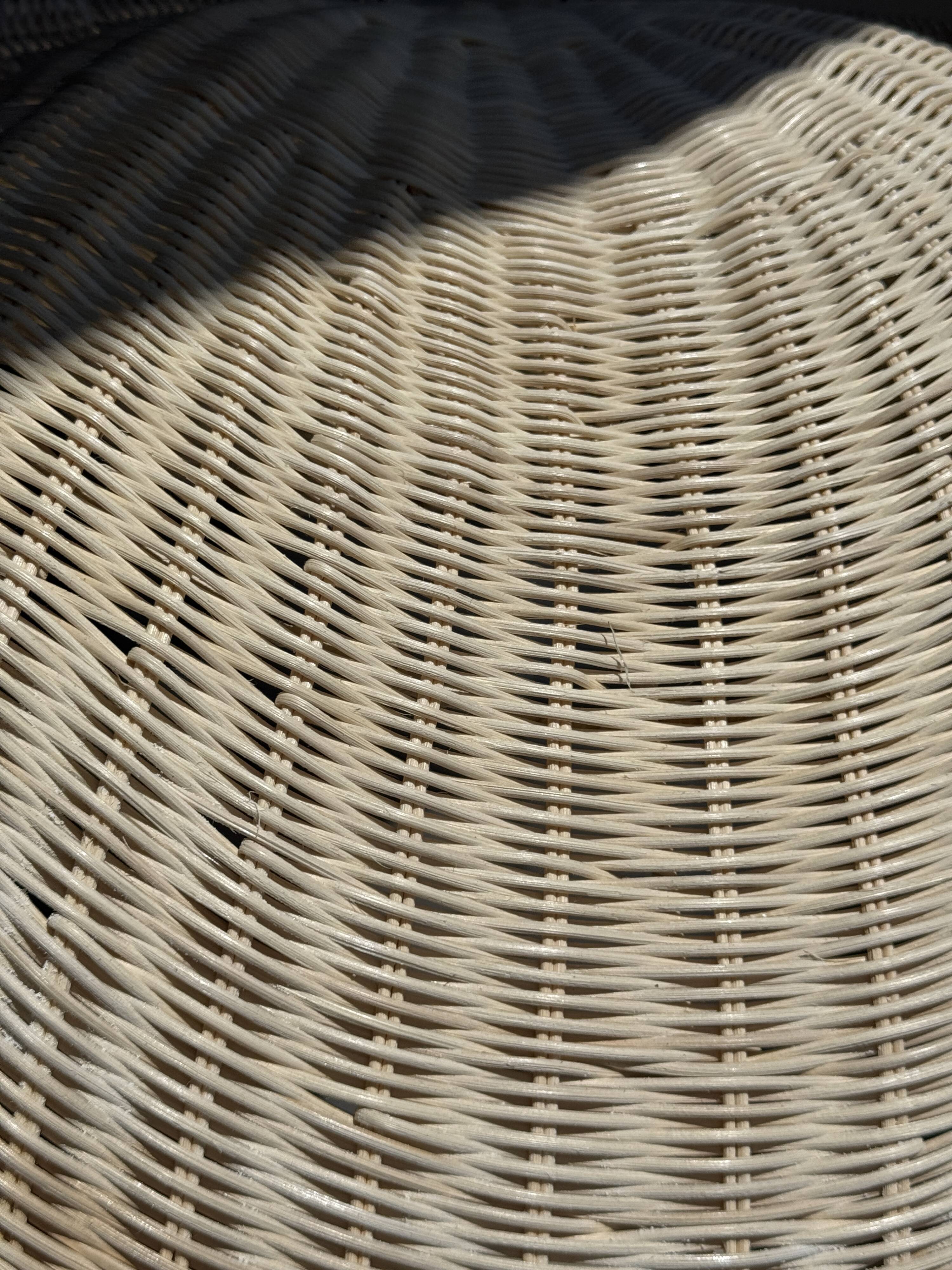 Large suspension or lampshade in flat woven tulip flower rattan H35 D