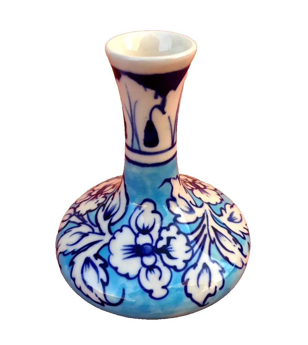 Ceramic vase with floral decoration Height: 100mm Diameter (at the neck): 30mm In