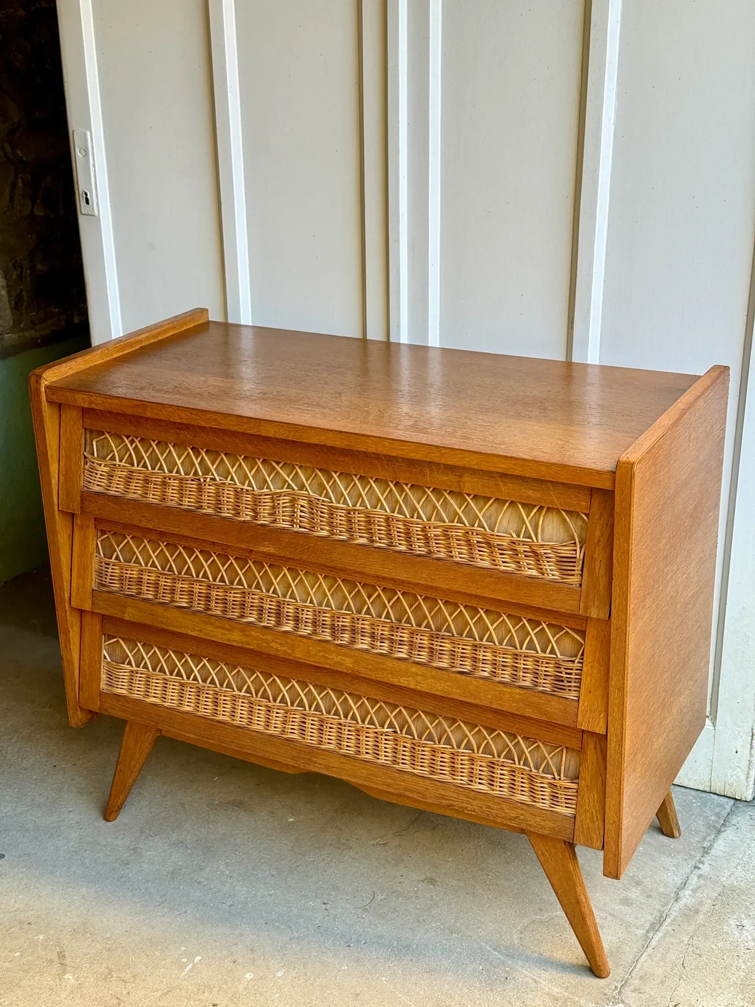 Scandinavian chest of drawers in oak and rattan from the 50s/60s.