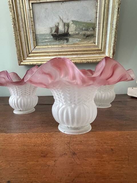 Lot de 3 tulipes en verre dépoli anciennes