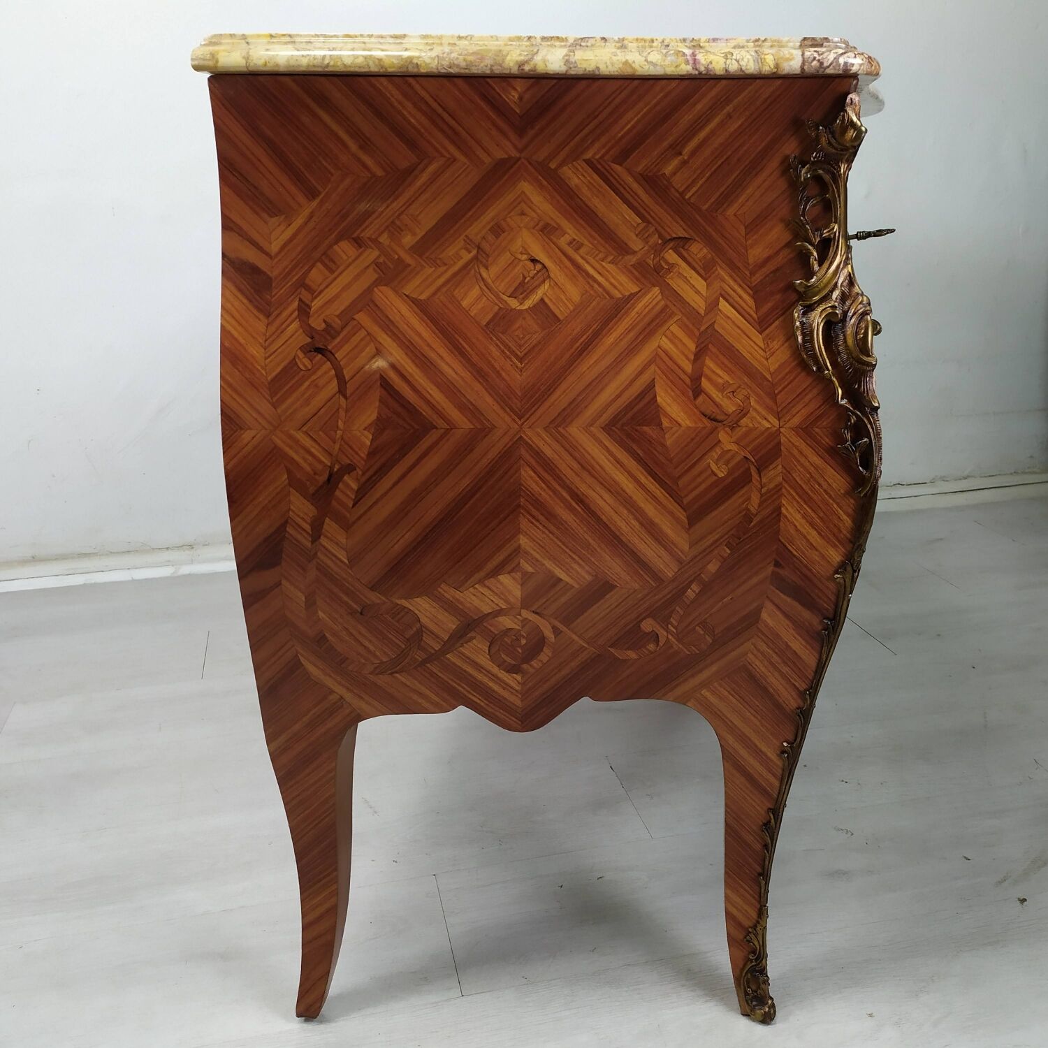 Commode Louis XV galbé