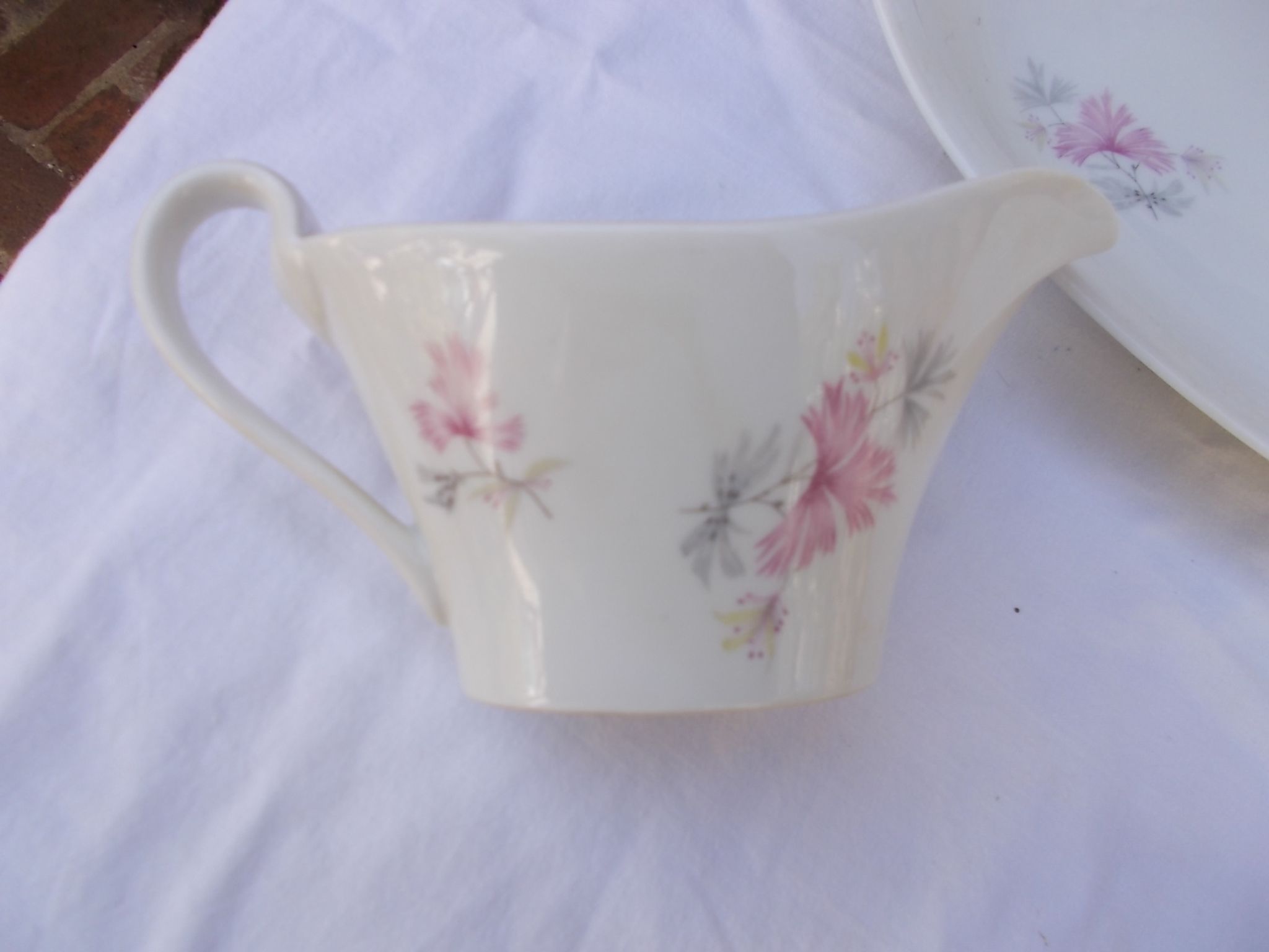 Ceramic service with 5 dishes